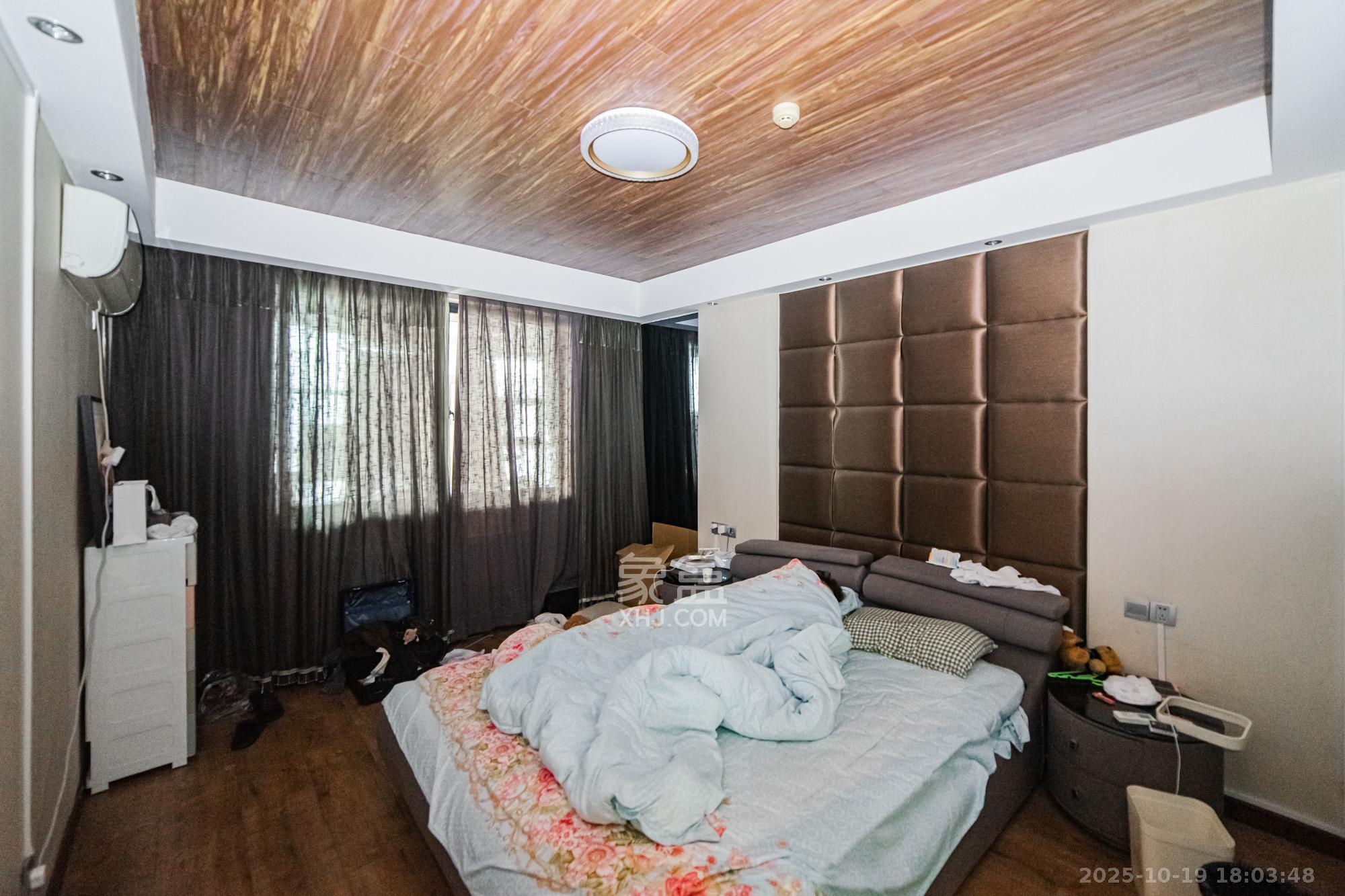 湘江世纪城湘江豪庭  4室2厅1卫    328.0万卧室