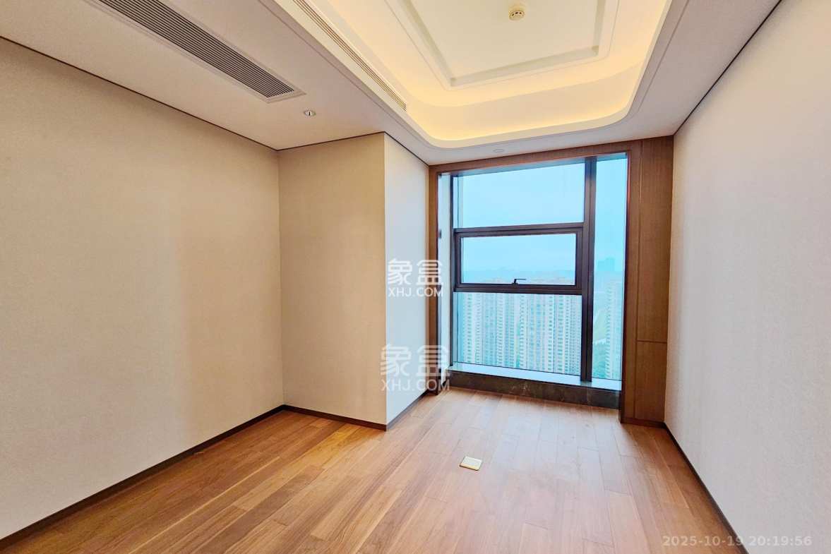 运达中央广场三期  4室2厅3卫    517.0万 运达中央广场三期  4室2厅3卫    517.0万卧室