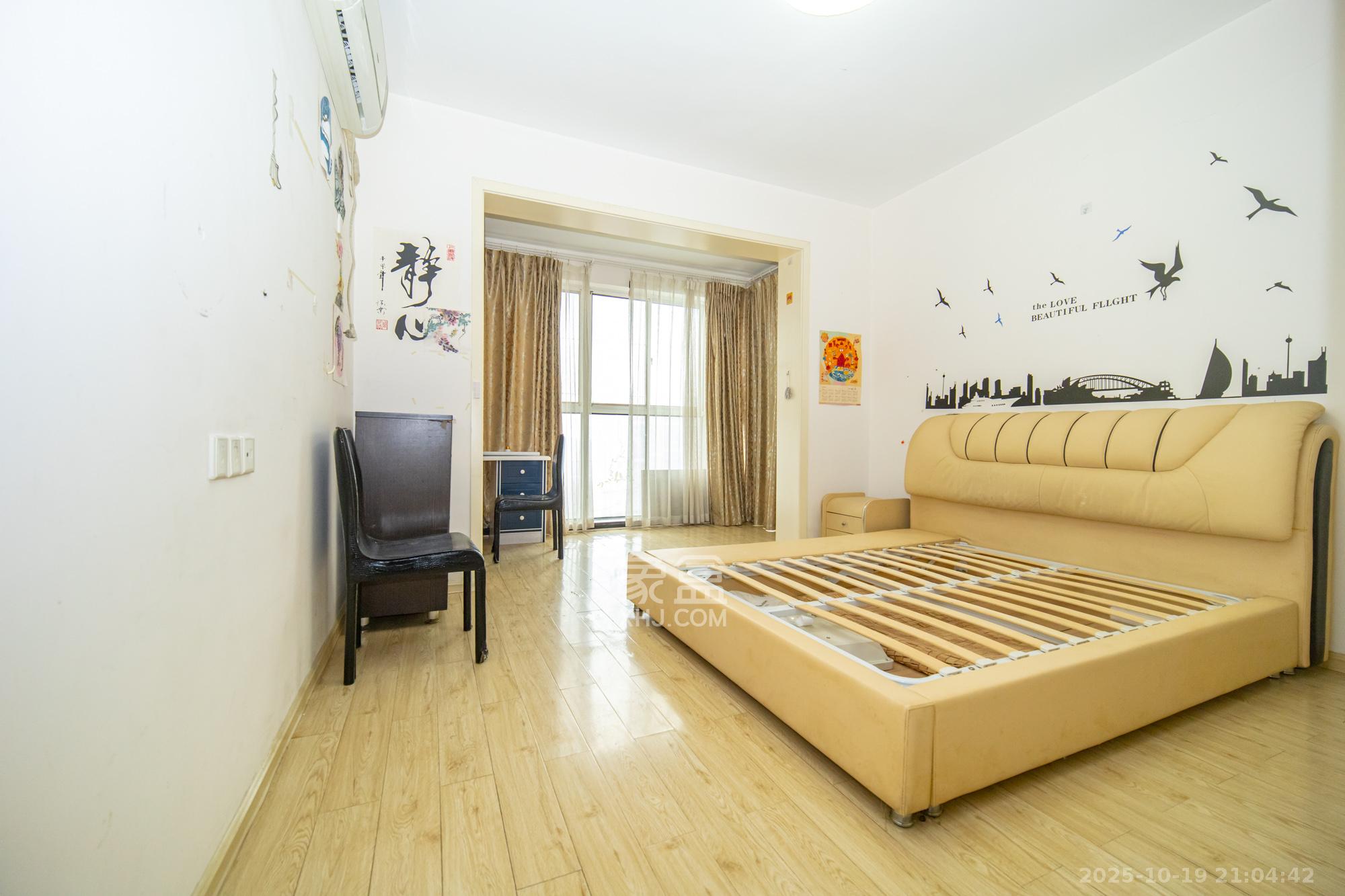 挪威森林(美世界园林公寓) 4室2厅2卫 120.0万 挪威森林(美世界园林公寓) 4室2厅2卫 120.0万卧室