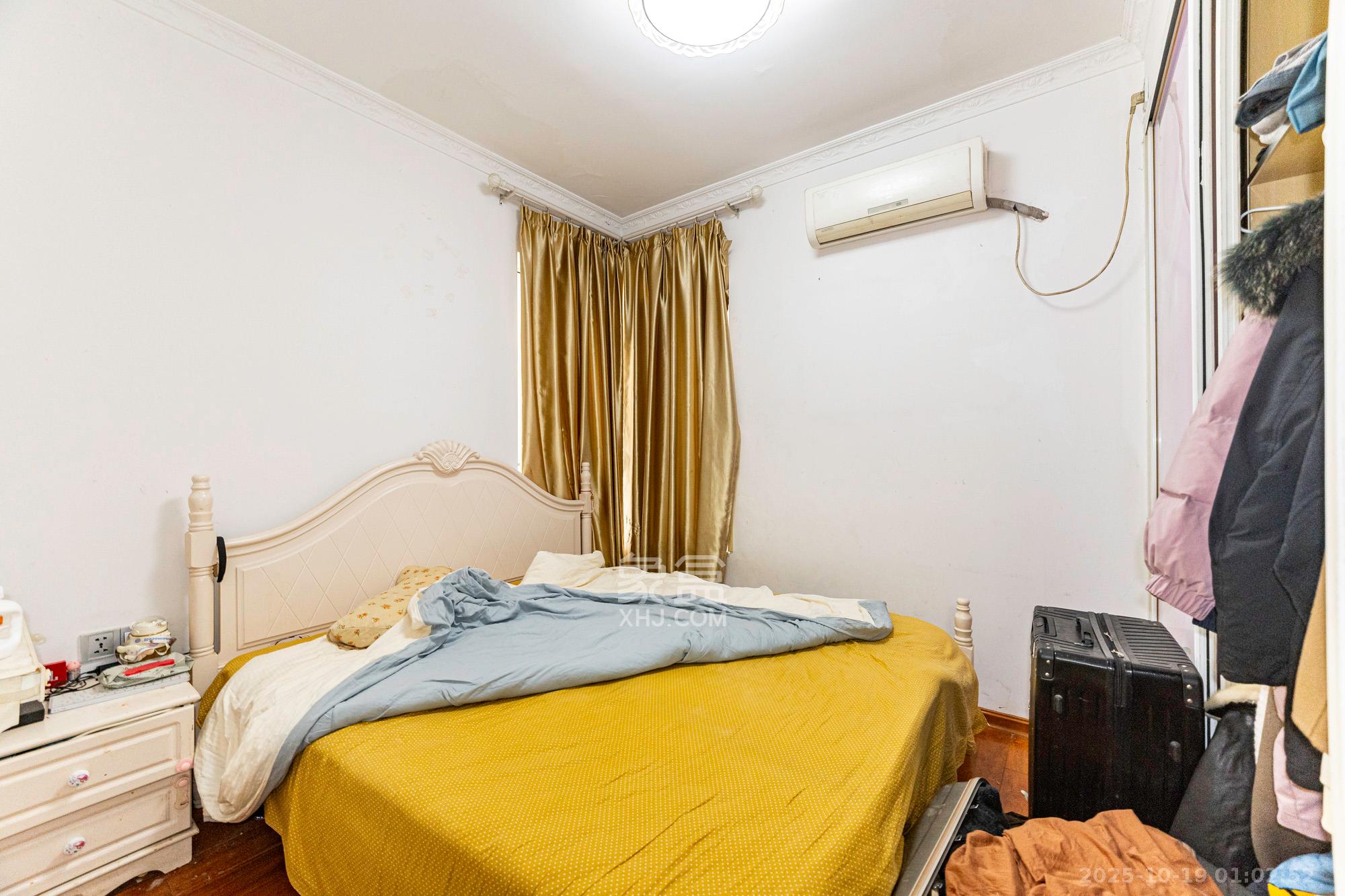 东方航标  1室2厅1卫    40.8万卧室