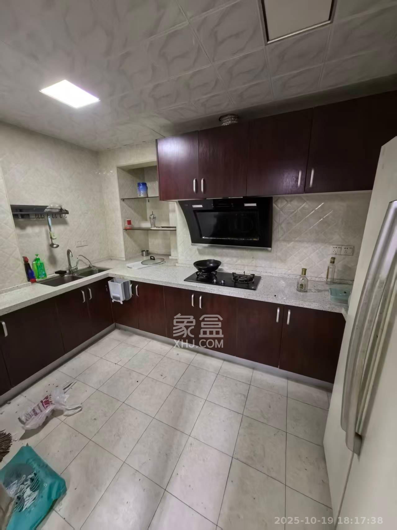 金色溪泉湾  4室2厅2卫    4200.0元/月室内图