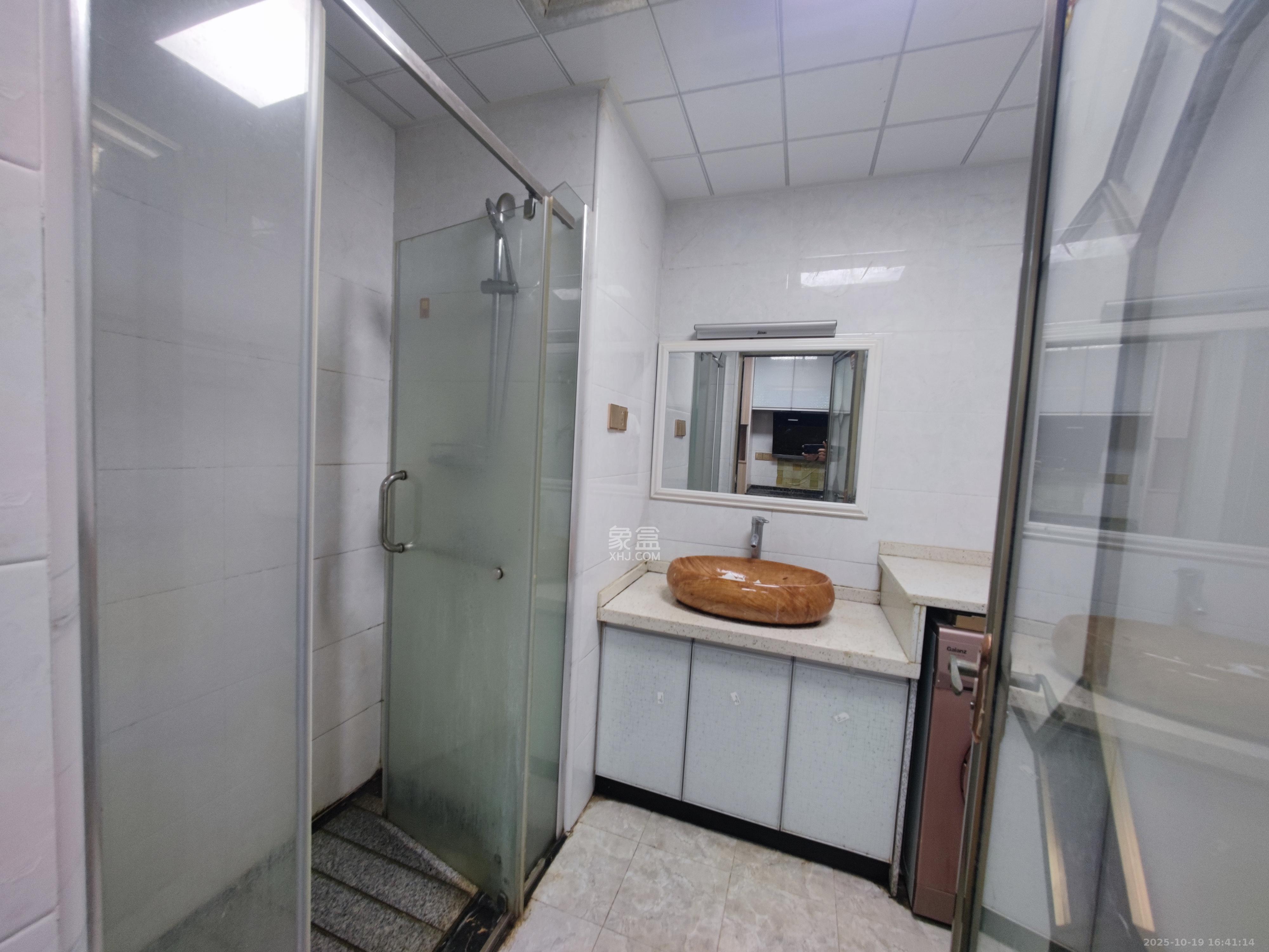 方略城市广场  1室1厅1卫    1350.0元/月 方略城市广场  1室1厅1卫    1350.0元/月室内图