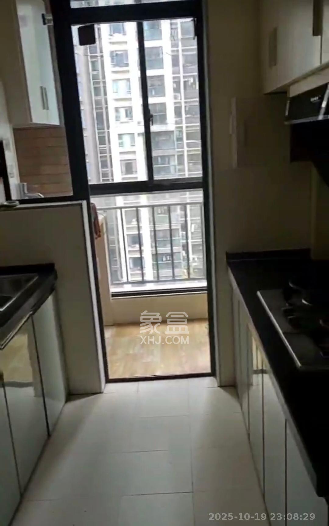 华润凤凰城一期  3室2厅1卫    1850.0元/月 华润凤凰城一期  3室2厅1卫    1850.0元/月室内图