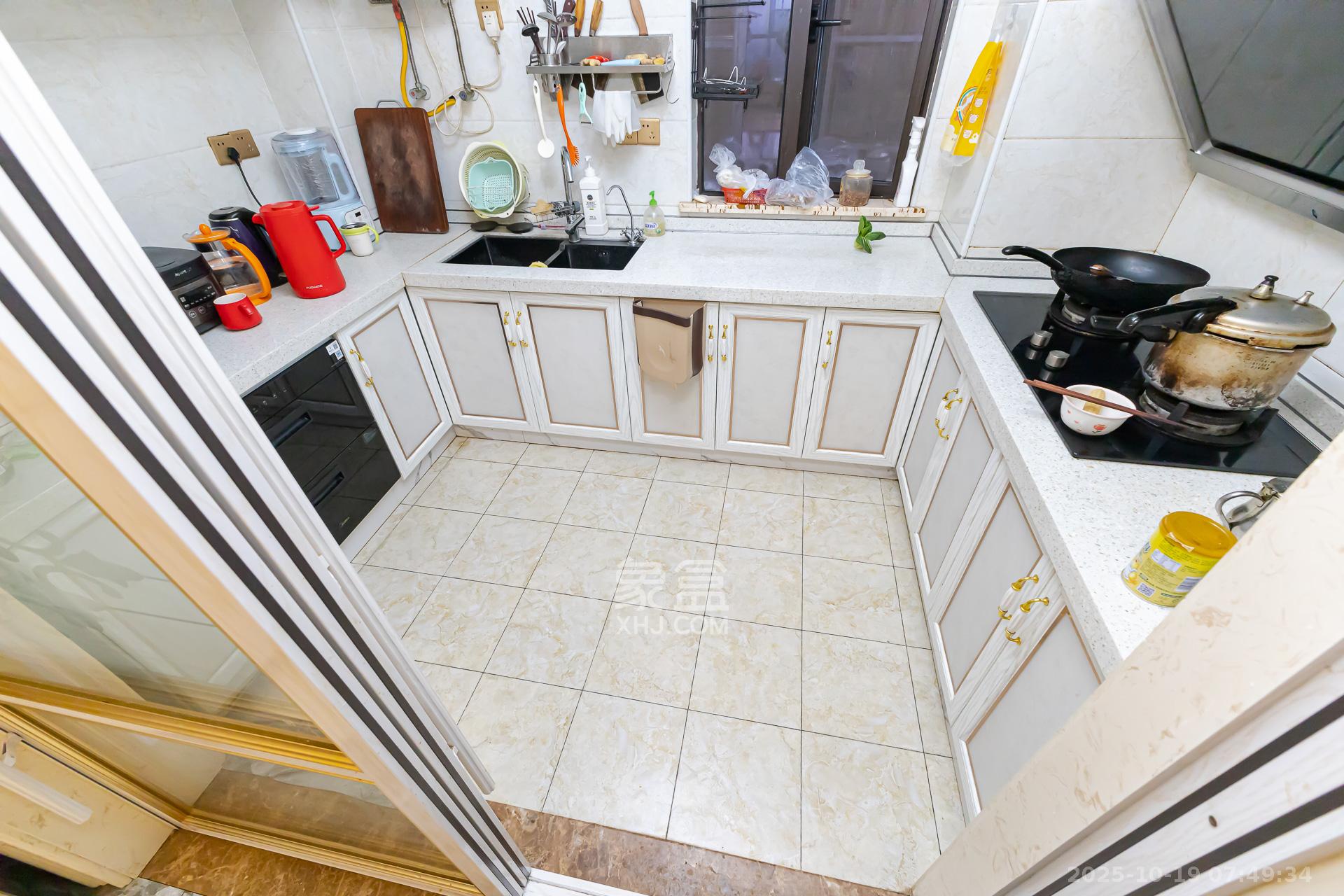 长燃新奥佳园  4室2厅2卫    88.8万 长燃新奥佳园  4室2厅2卫    88.8万厨房