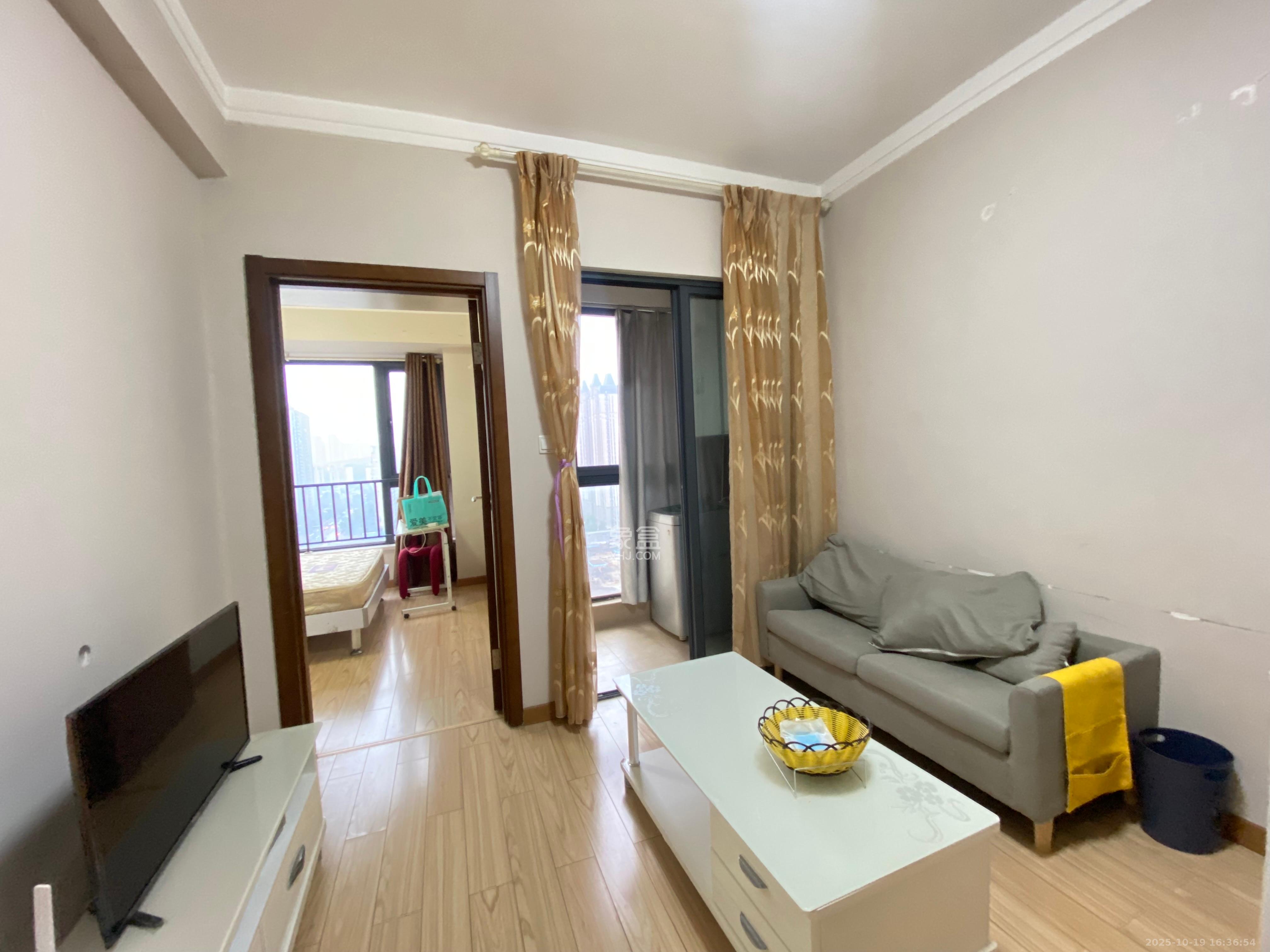 藏珑湖上国际花园  1室1厅1卫    1800.0元/月