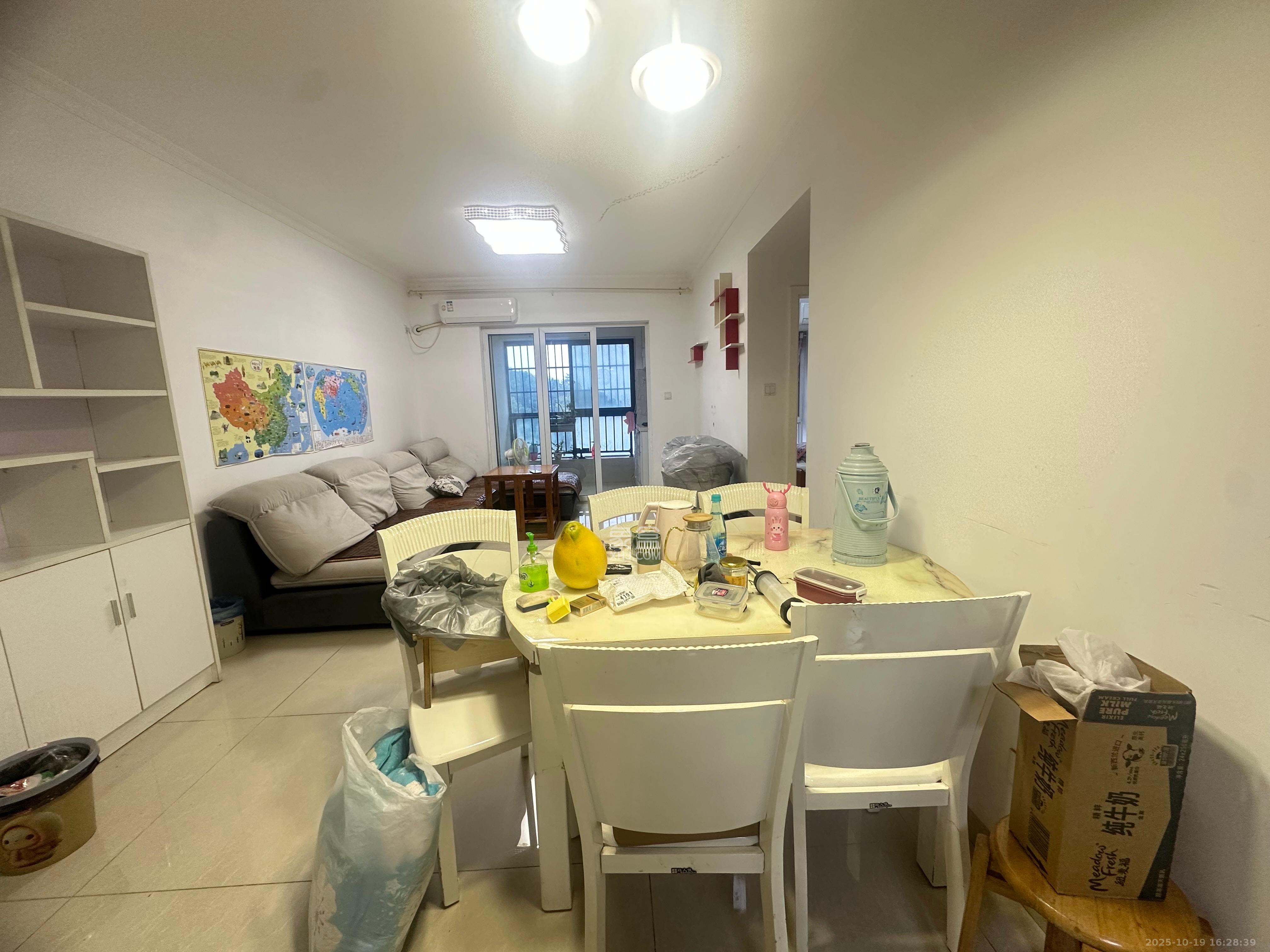 天麓尚层  2室2厅1卫    2000.0元/月 天麓尚层  2室2厅1卫    2000.0元/月室内图