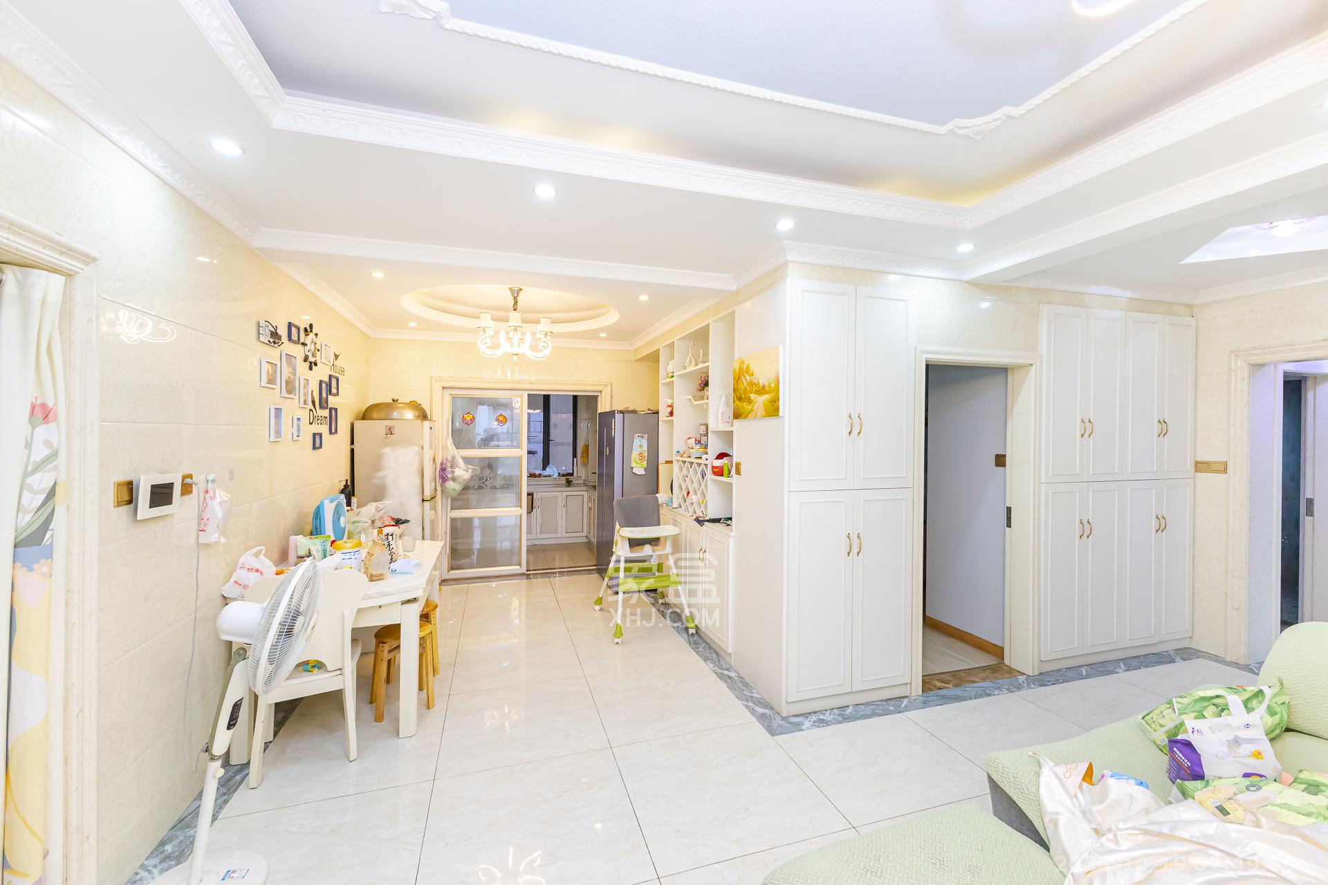 长燃新奥佳园  4室2厅2卫    88.8万 长燃新奥佳园  4室2厅2卫    88.8万客厅