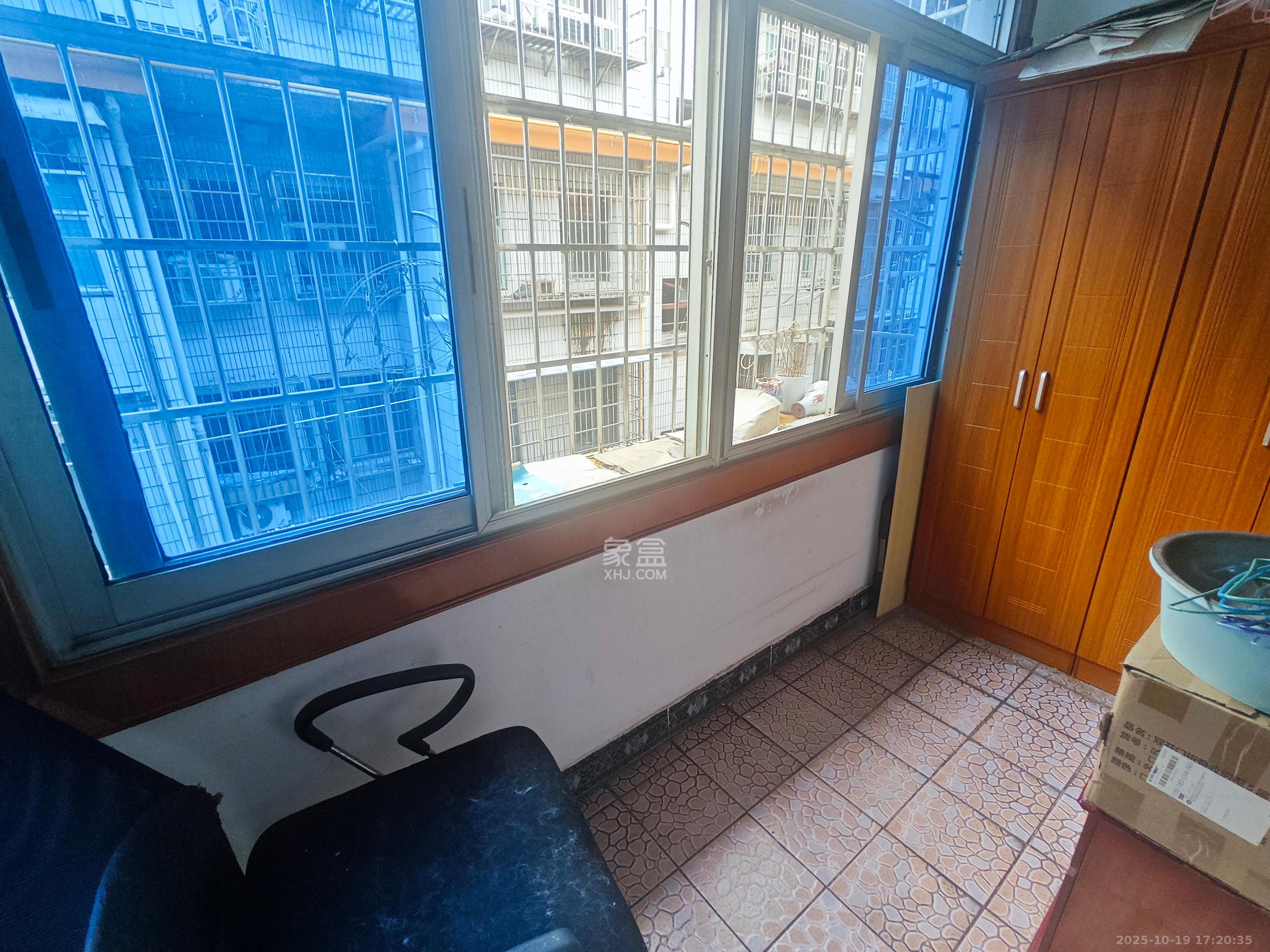 牛串岭小区  2室1厅1卫    1500.0元/月 牛串岭小区  2室1厅1卫    1500.0元/月室内图