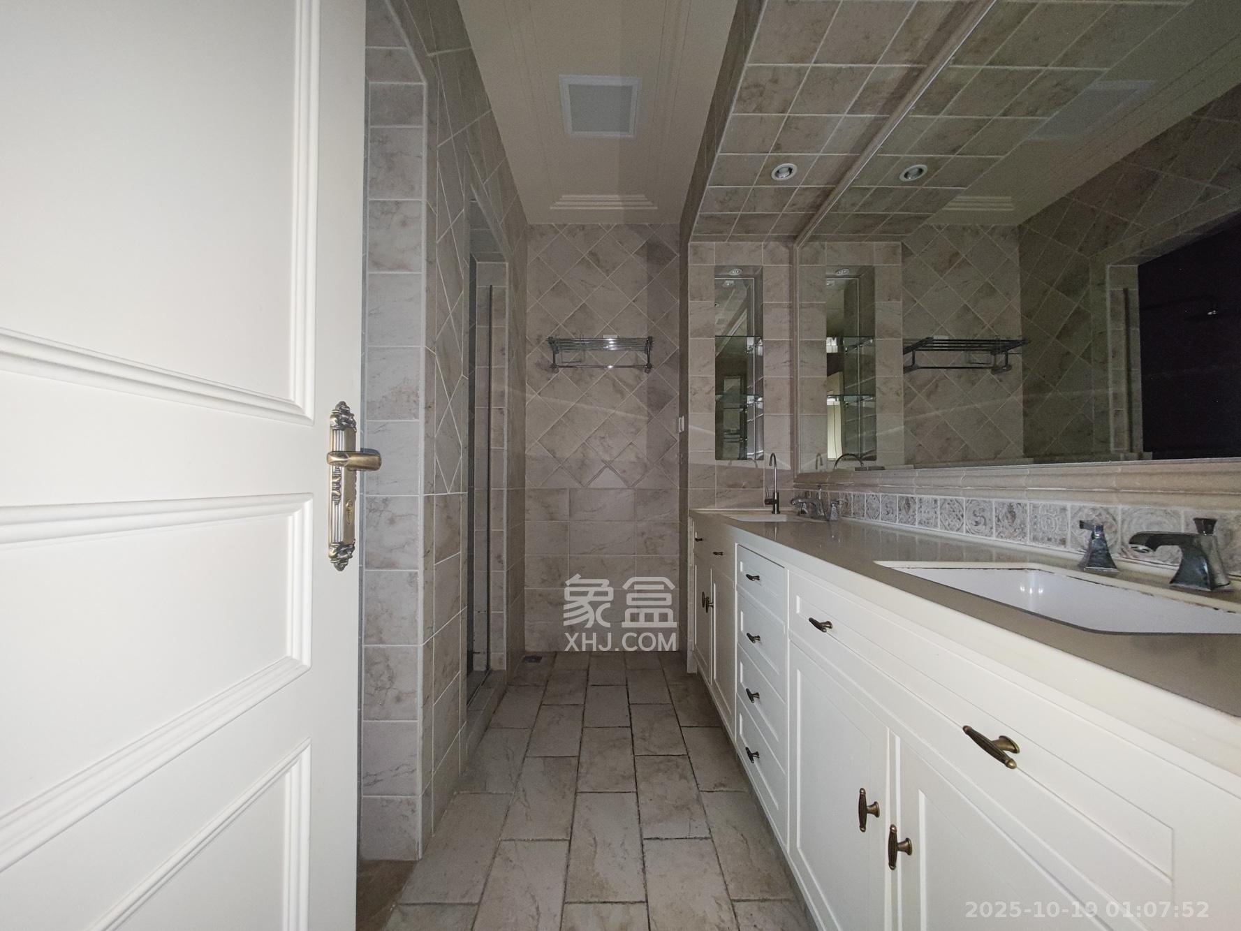 托斯卡纳洋房高层  5室2厅3卫    420.0万 托斯卡纳洋房高层  5室2厅3卫    420.0万卫生间