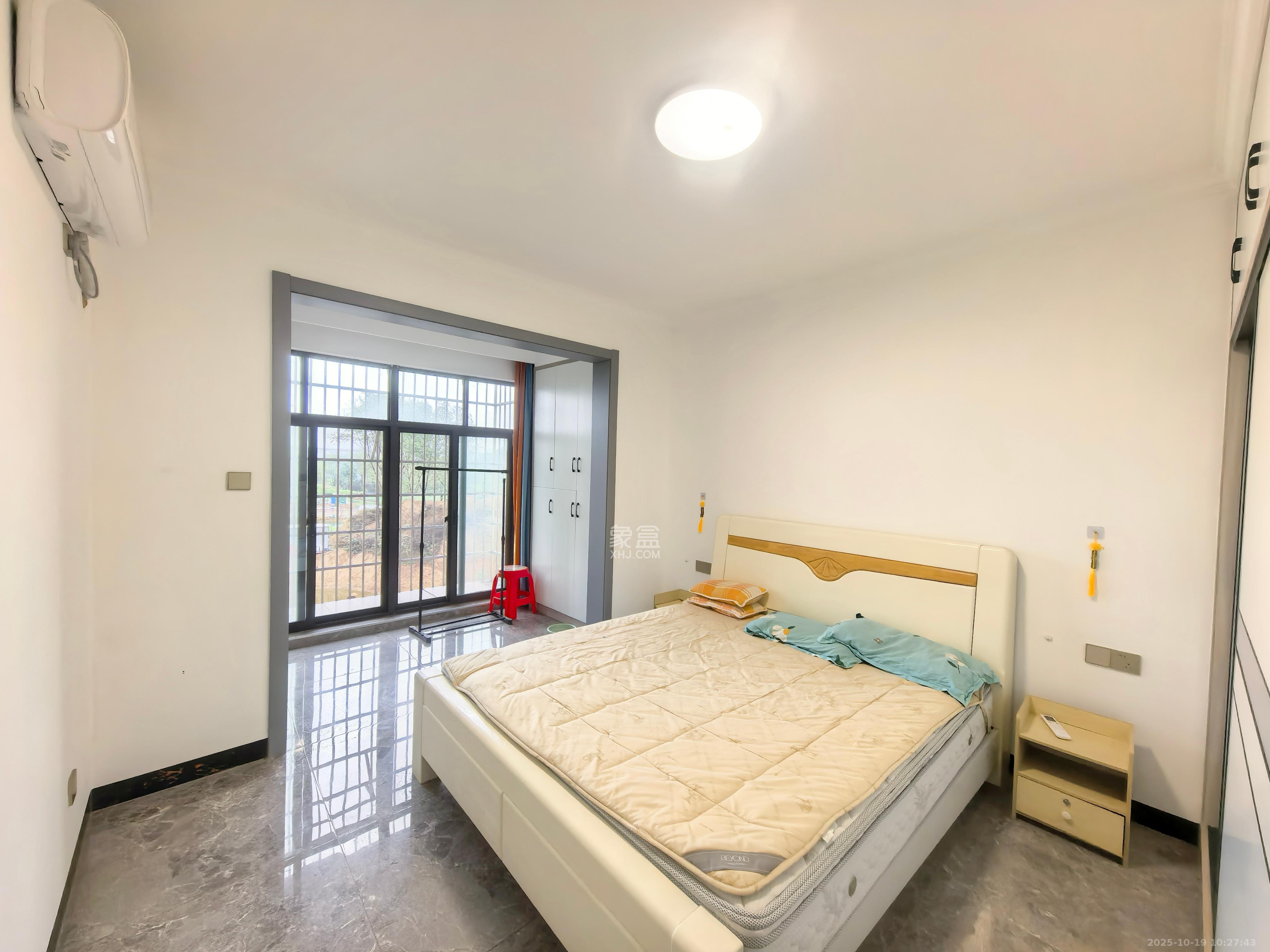 星城新宇川河苑 3室2厅2卫 2400.0元/月 星城新宇川河苑 3室2厅2卫 2400.0元/月室内图