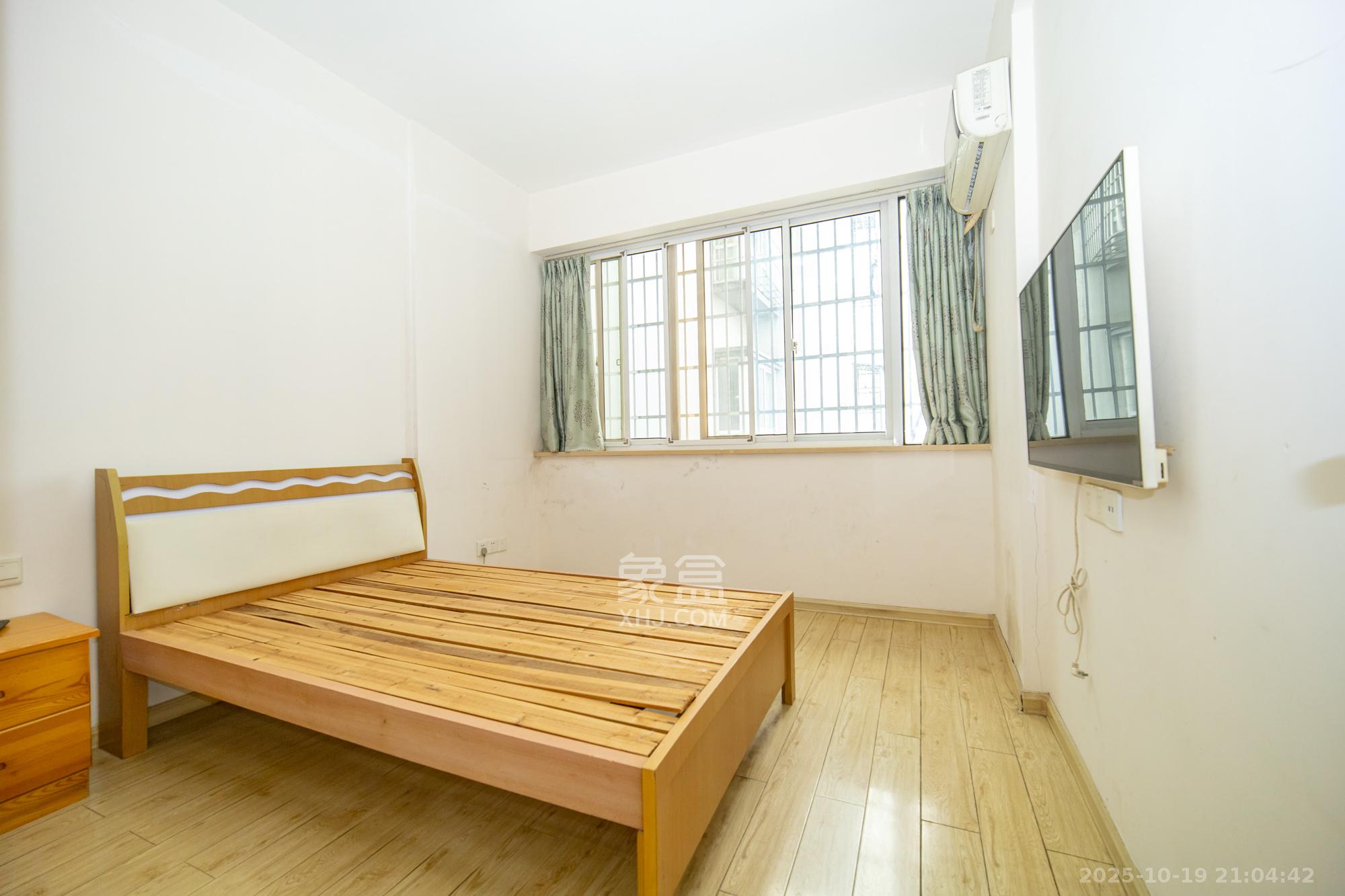 挪威森林（美世界园林公寓）  4室2厅2卫    120.0万卧室