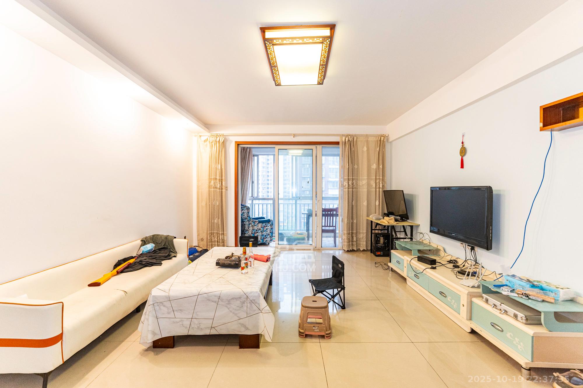 彩都公寓 3室2厅2卫 78.8万 彩都公寓 3室2厅2卫 78.8万客厅