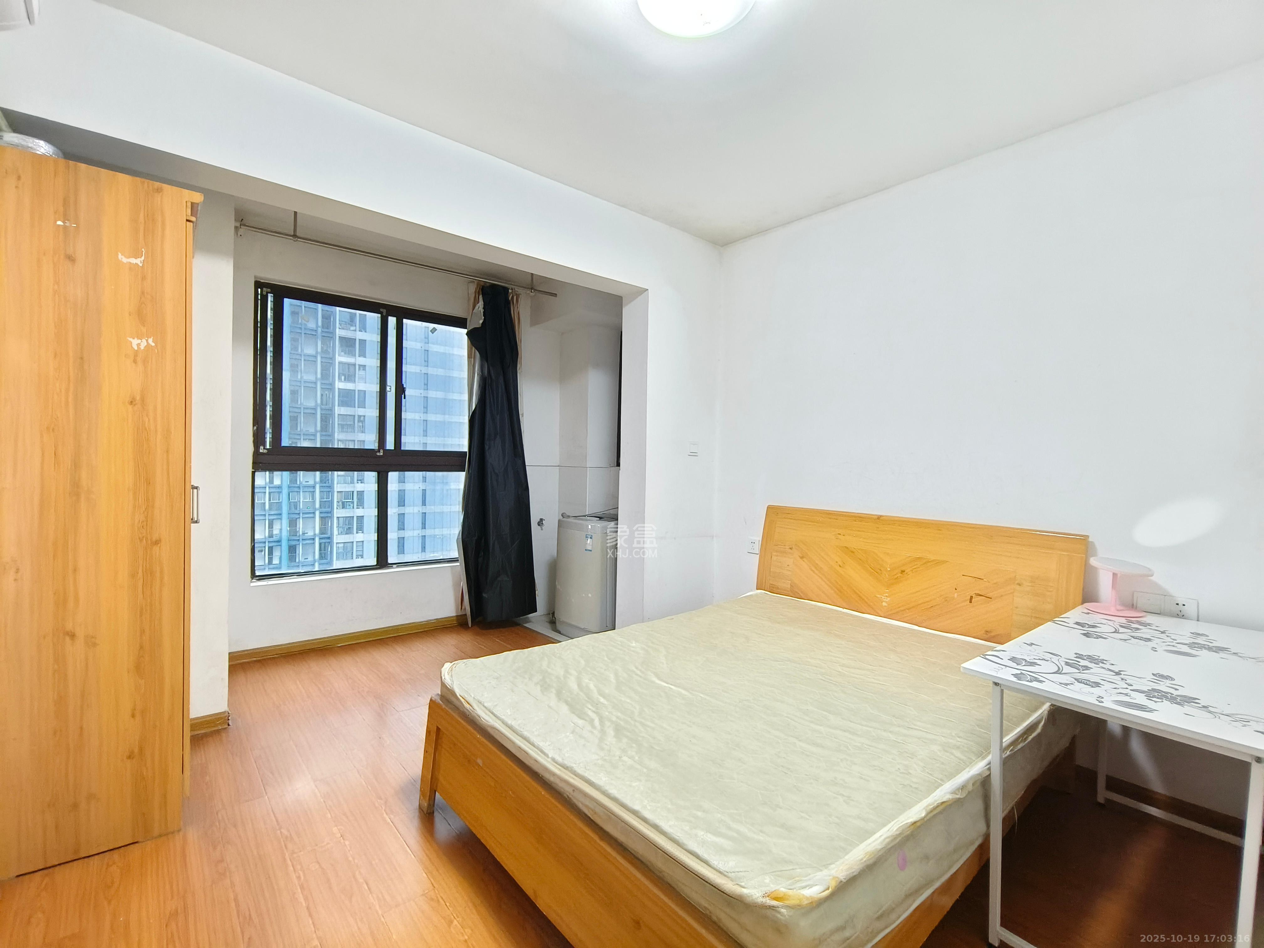 绿地中央广场  2室2厅1卫    2200.0元/月 绿地中央广场  2室2厅1卫    2200.0元/月室内图