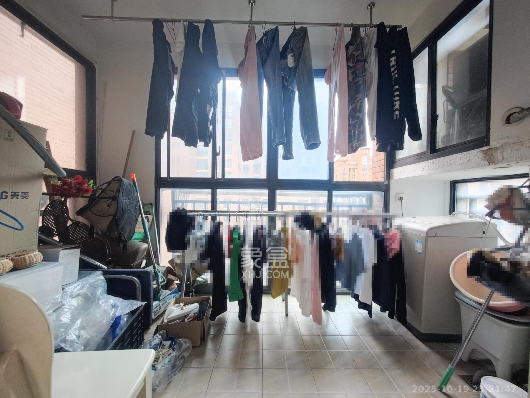 翡翠云天  3室2厅2卫    75.8万阳台