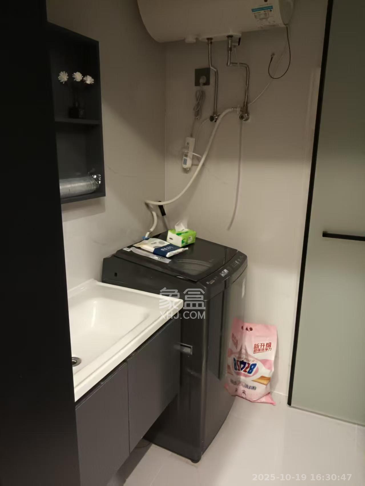 华润置地中心  1室0厅1卫    2000.0元/月室内图