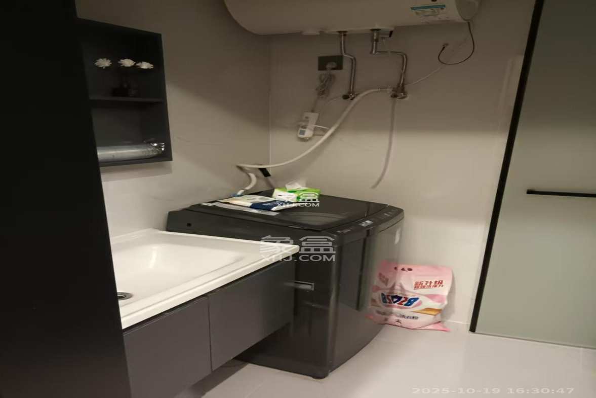 华润置地中心  1室0厅1卫    2000.0元/月 华润置地中心  1室0厅1卫    2000.0元/月室内图