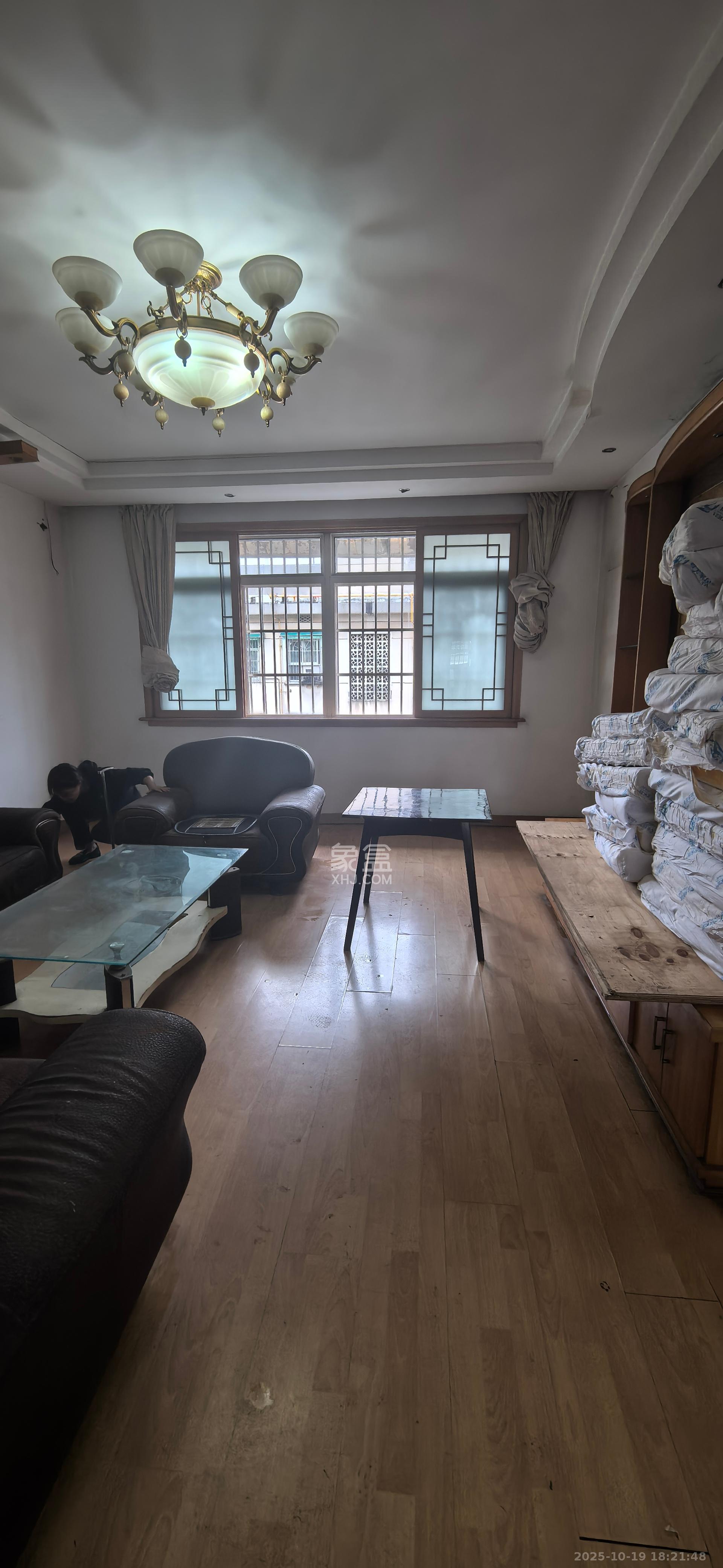 长重机械厂宿舍  2室1厅1卫    1400.0元/月 长重机械厂宿舍  2室1厅1卫    1400.0元/月