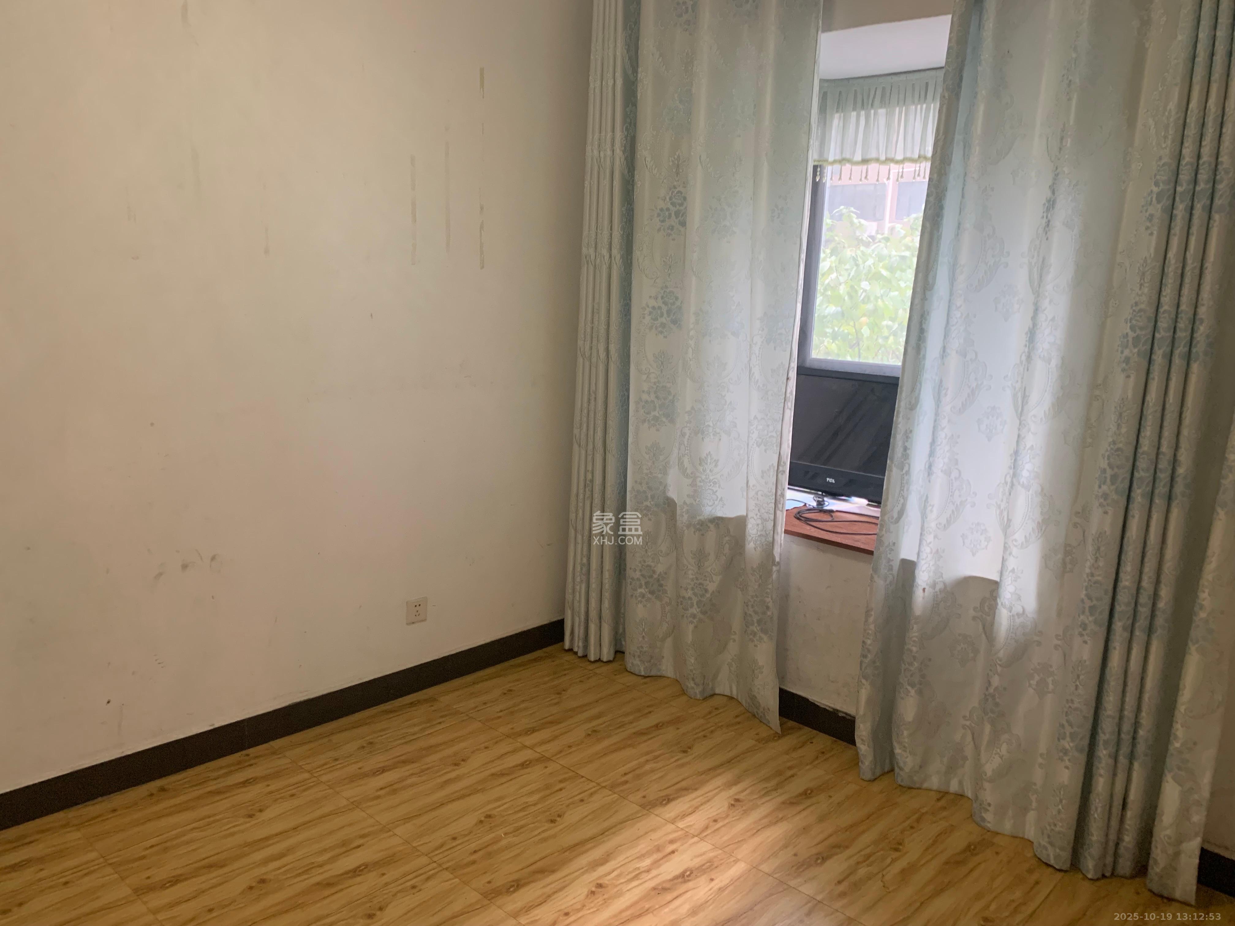 锦湘国际星城三期(锦绣苑) 3室2厅2卫 2500.0元/月 锦湘国际星城三期(锦绣苑) 3室2厅2卫 2500.0元/月室内图