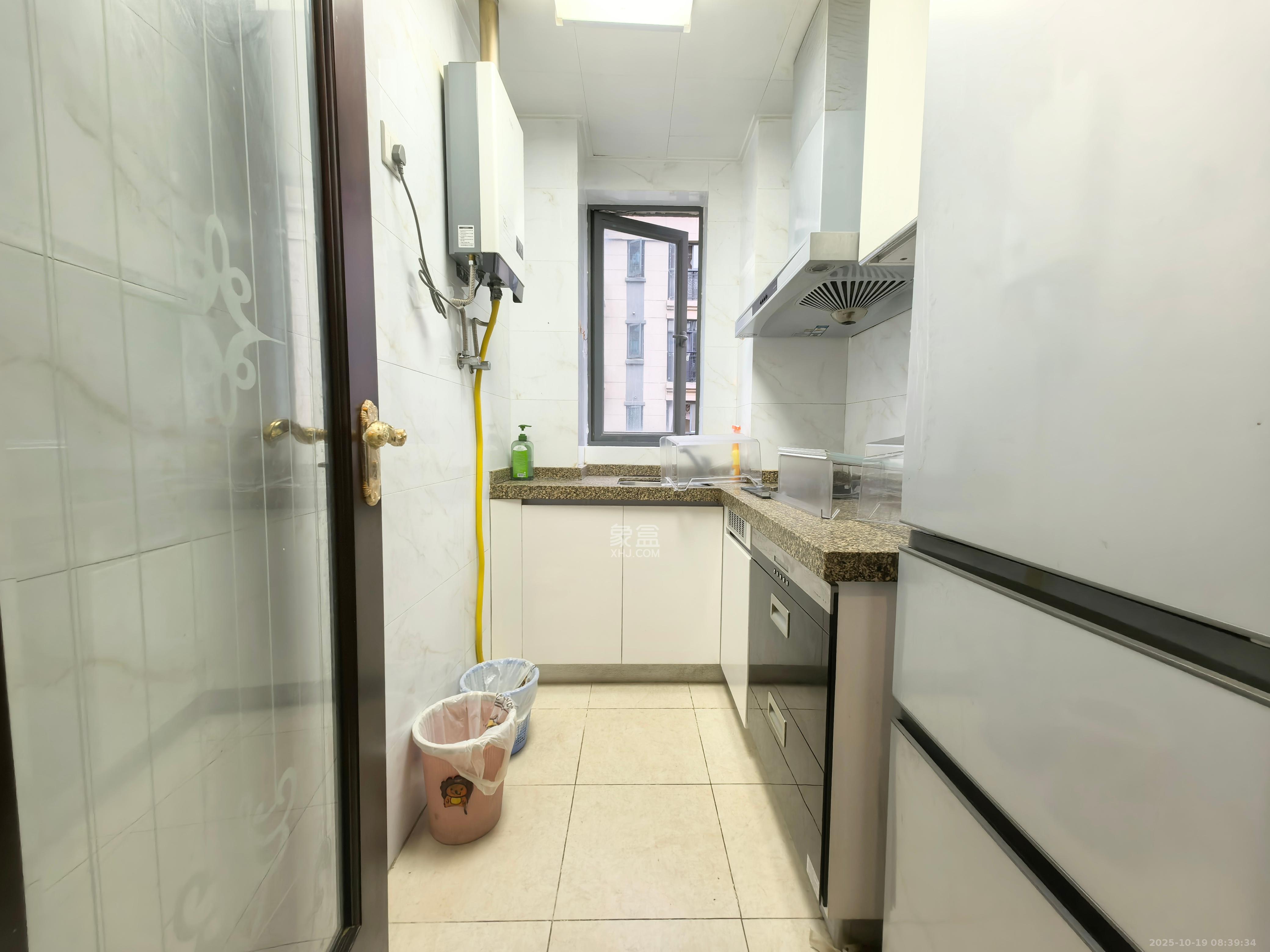 恒大国际广场  1室1厅1卫    1400.0元/月 恒大国际广场  1室1厅1卫    1400.0元/月室内图