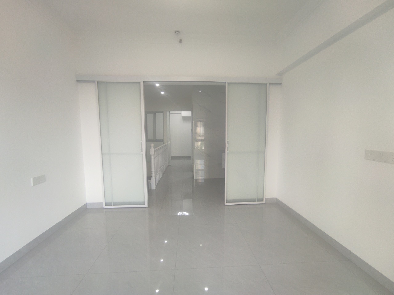 龙湖光年  2室2厅2卫    3600.0元/月室内图