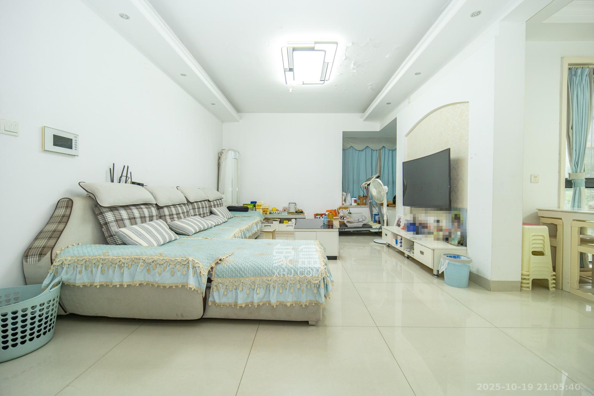 庄园心伽泊 3室2厅1卫 66.0万 庄园心伽泊 3室2厅1卫 66.0万客厅