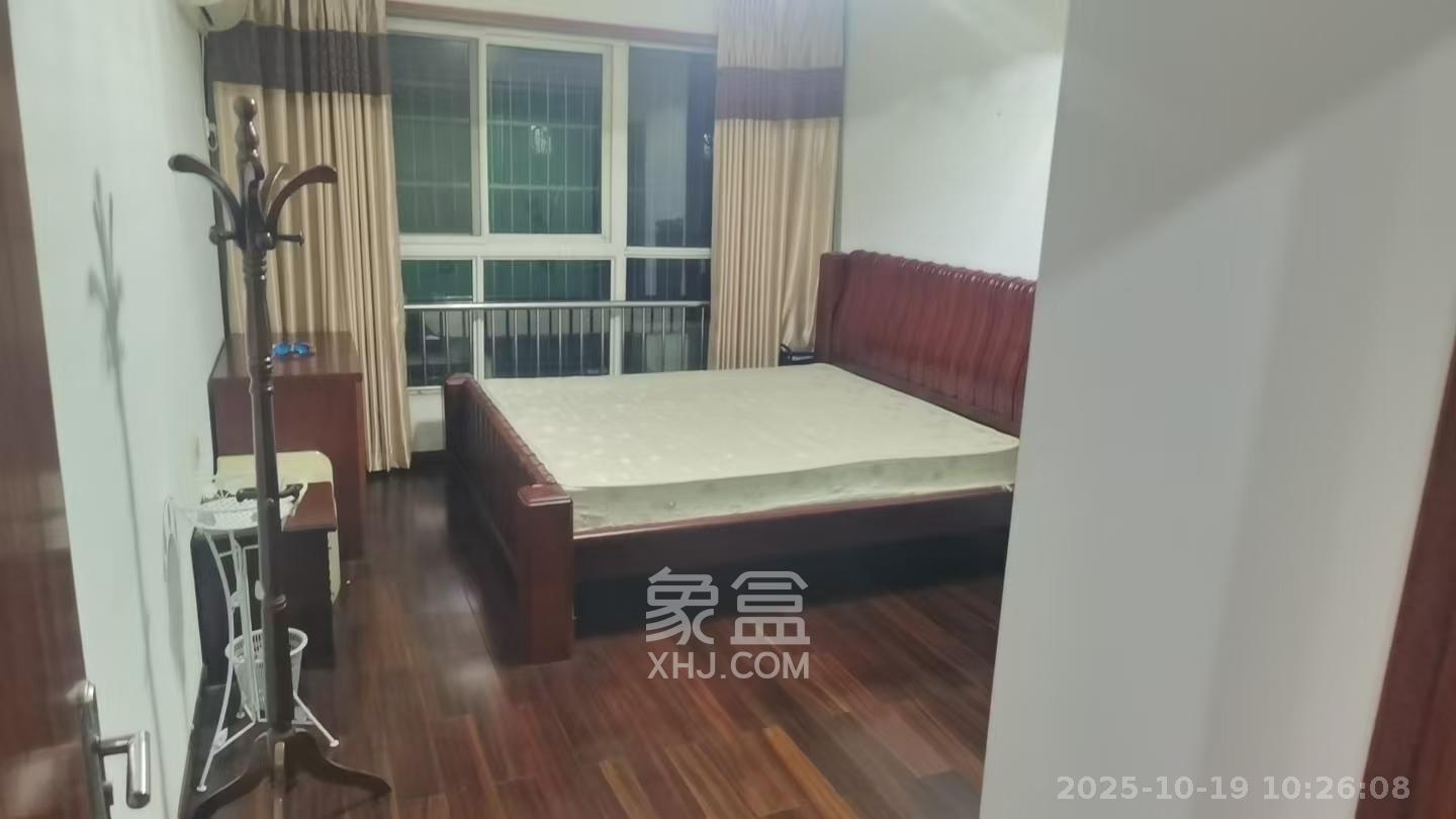 金色山庄 2室2厅2卫 2400.0元/月 金色山庄 2室2厅2卫 2400.0元/月室内图