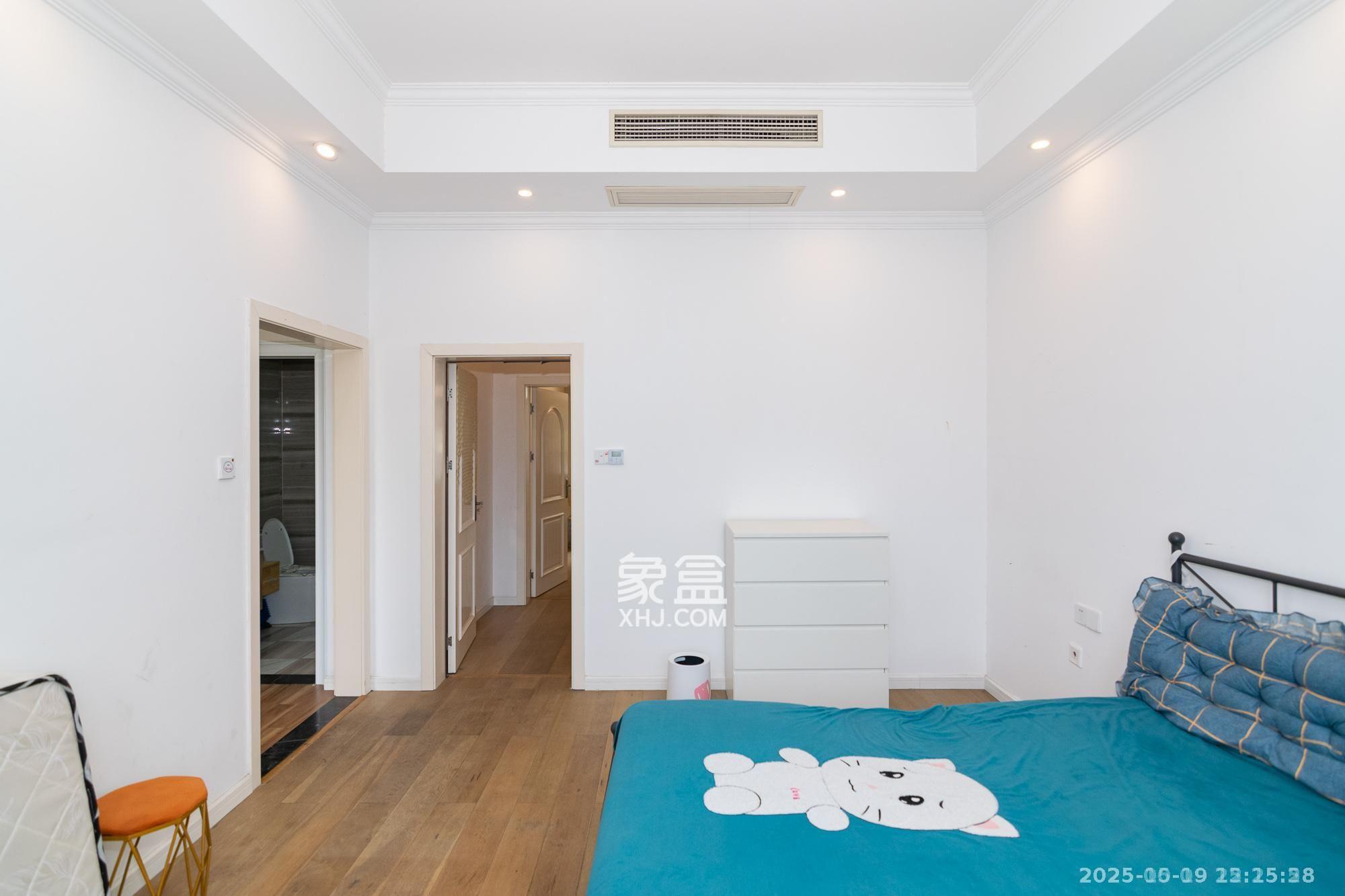 金地三千府（金地湖山樾、金地自在城）  5室2厅3卫    6500.0元/月室内图