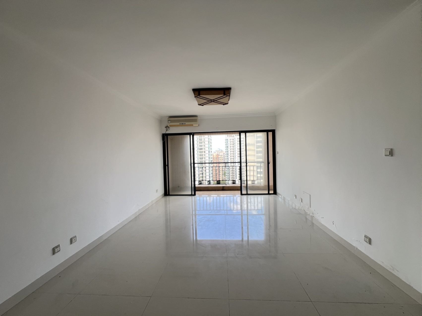 丽晶温泉海景花园一期（别名：丽晶维港、丽晶海景花园）  2室2厅2卫    150.0万