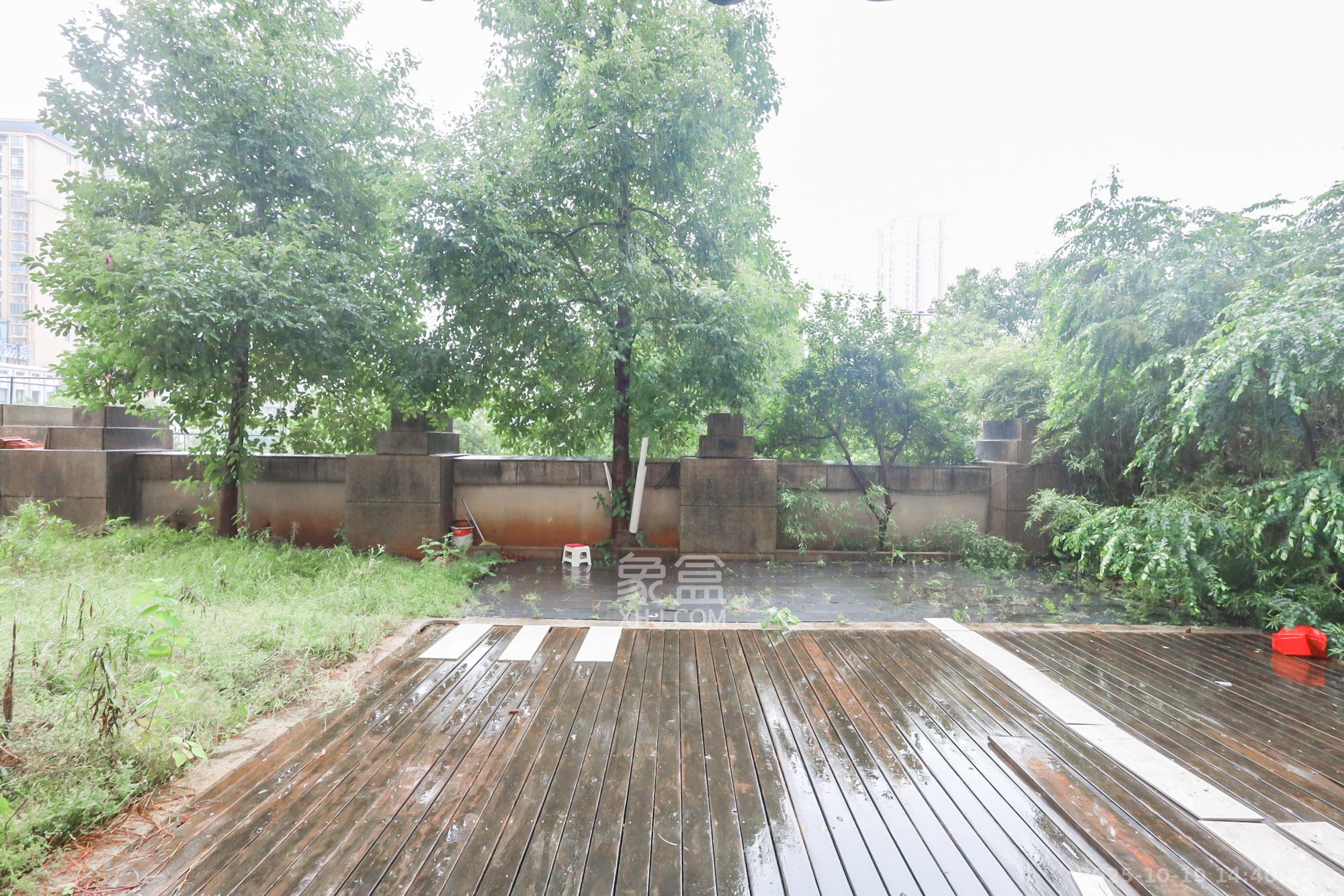 绿地中央广场  5室2厅3卫    265.0万 绿地中央广场  5室2厅3卫    265.0万其他