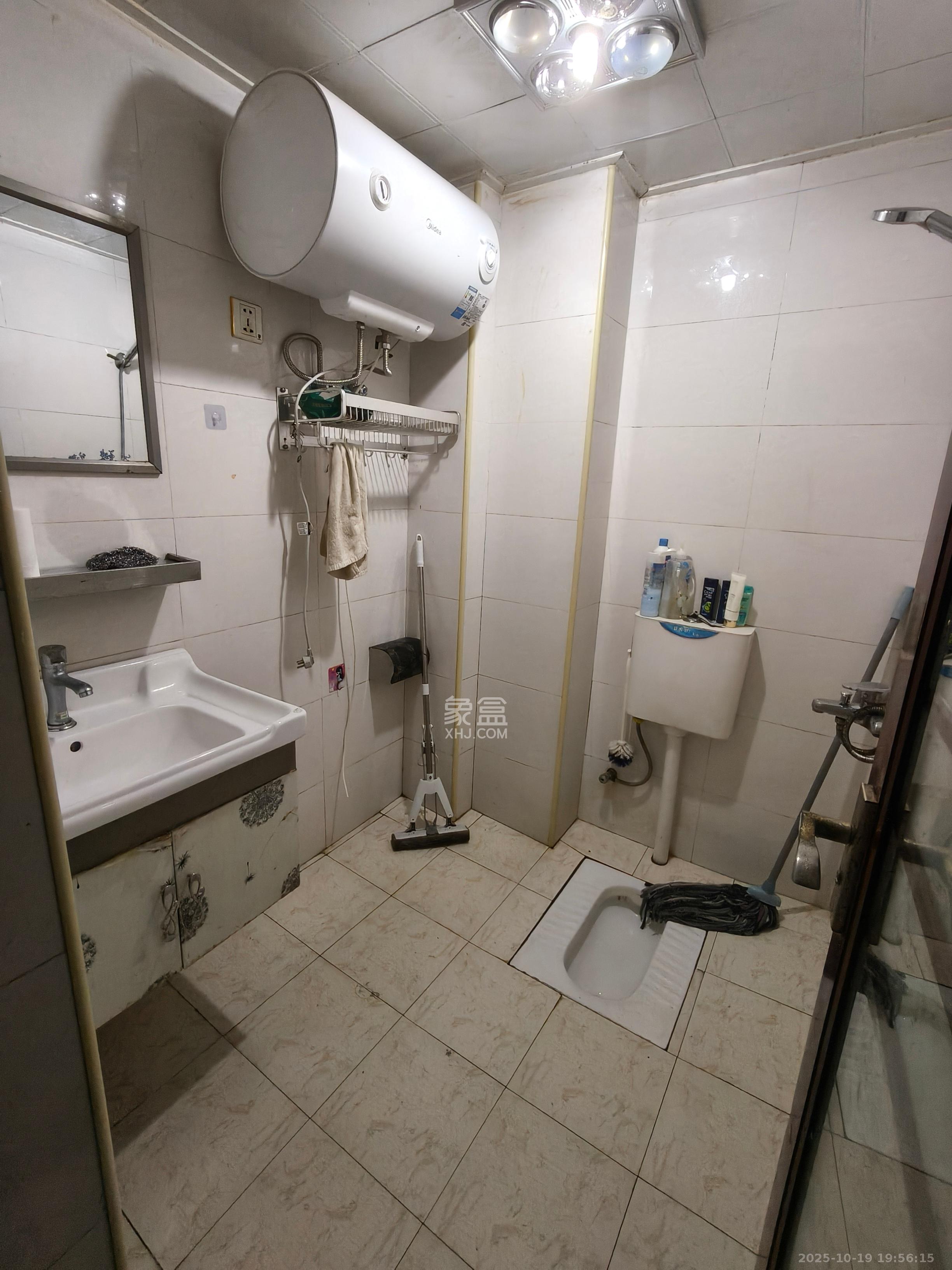 大桥四区  2室1厅1卫    1500.0元/月 大桥四区  2室1厅1卫    1500.0元/月室内图