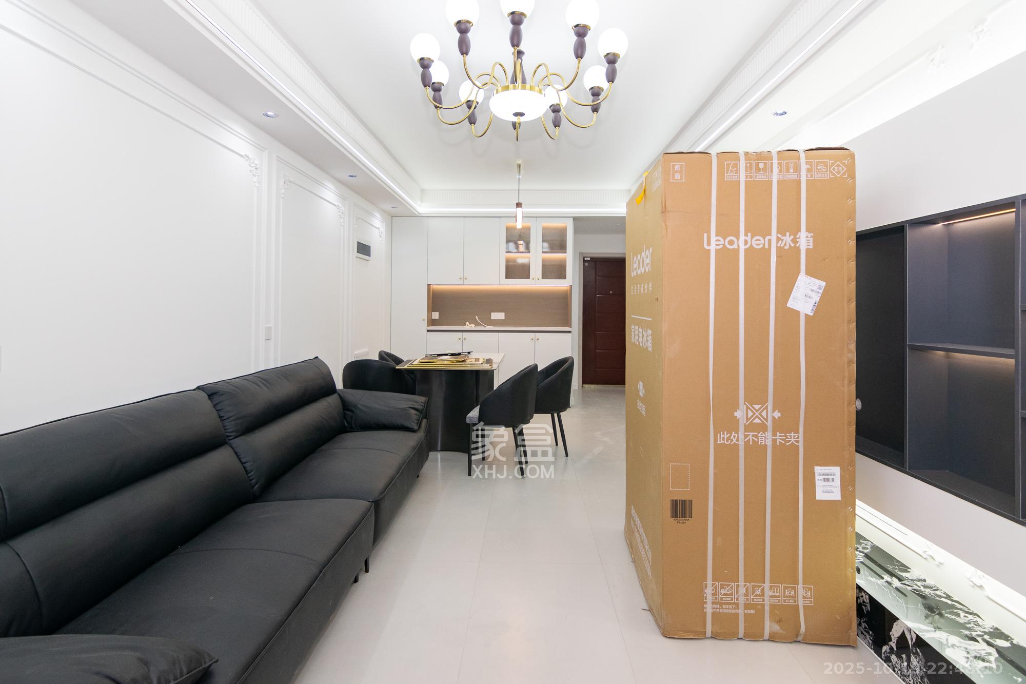 美的翰城  3室2厅2卫    69.8万客厅