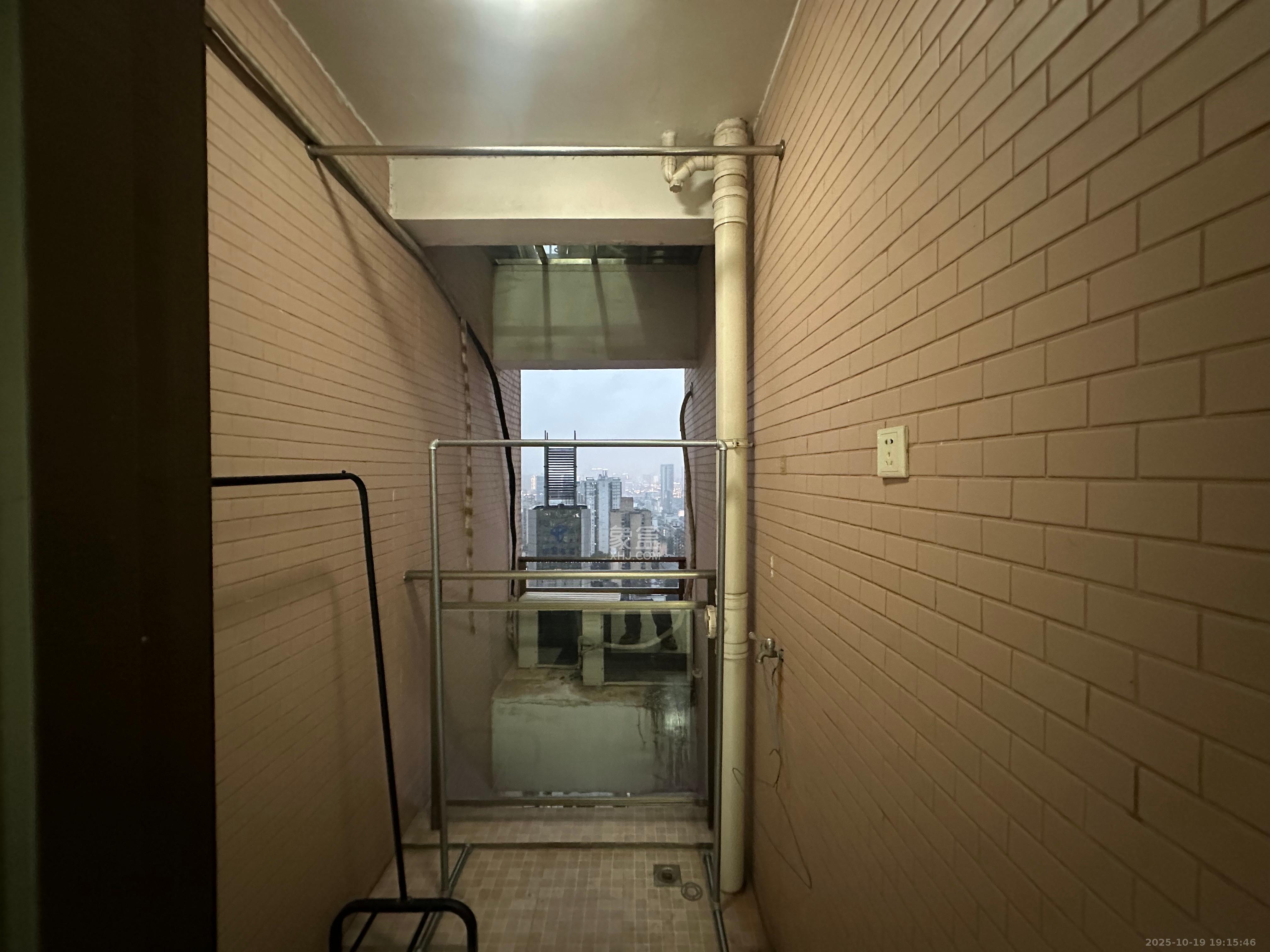 东上一品 1室0厅0卫 2600.0元/月 东上一品 1室0厅0卫 2600.0元/月室内图