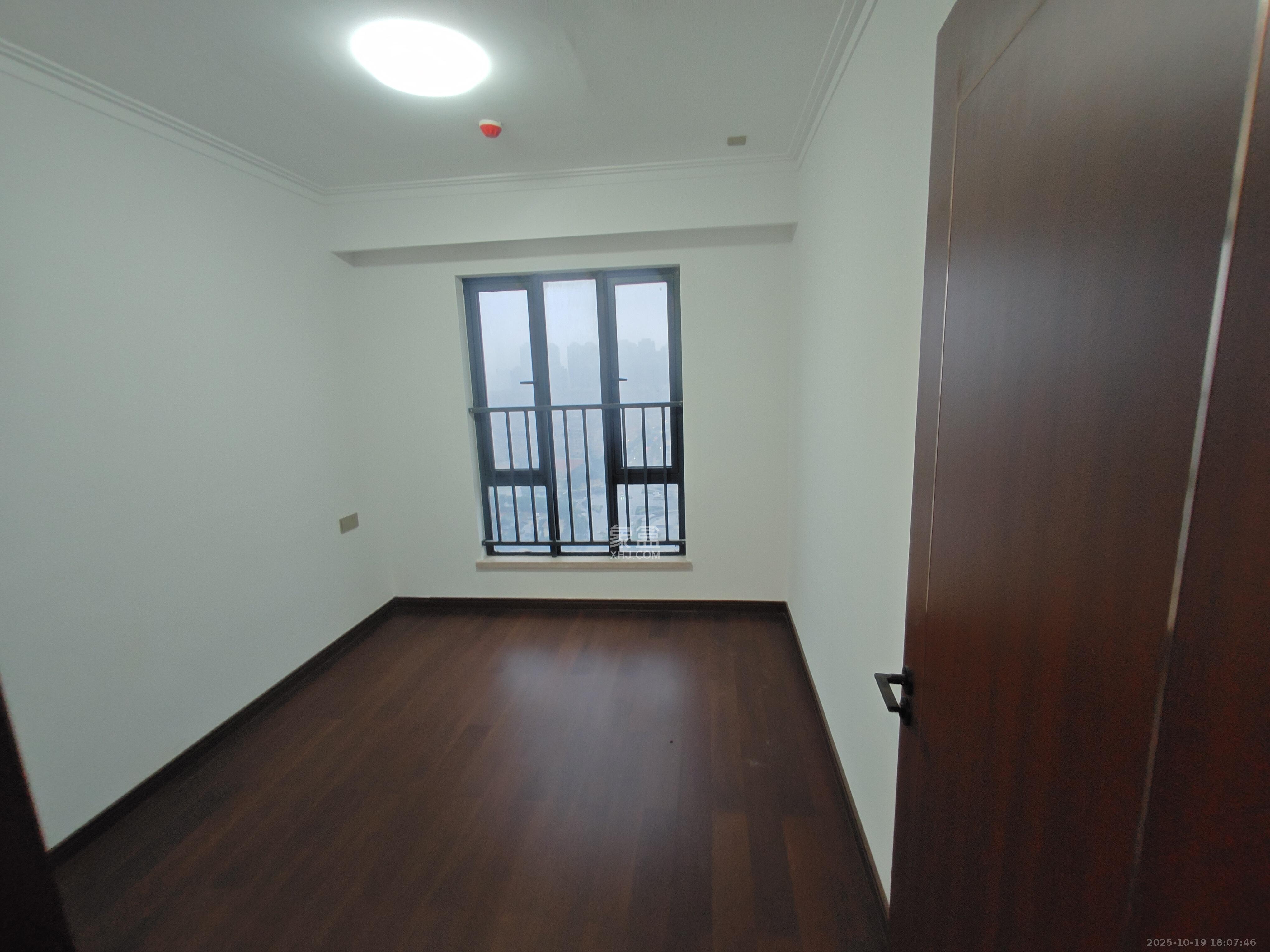 绿地长沙城际空间站（绿地新里佳苑）  4室2厅2卫    3500.0元/月室内图