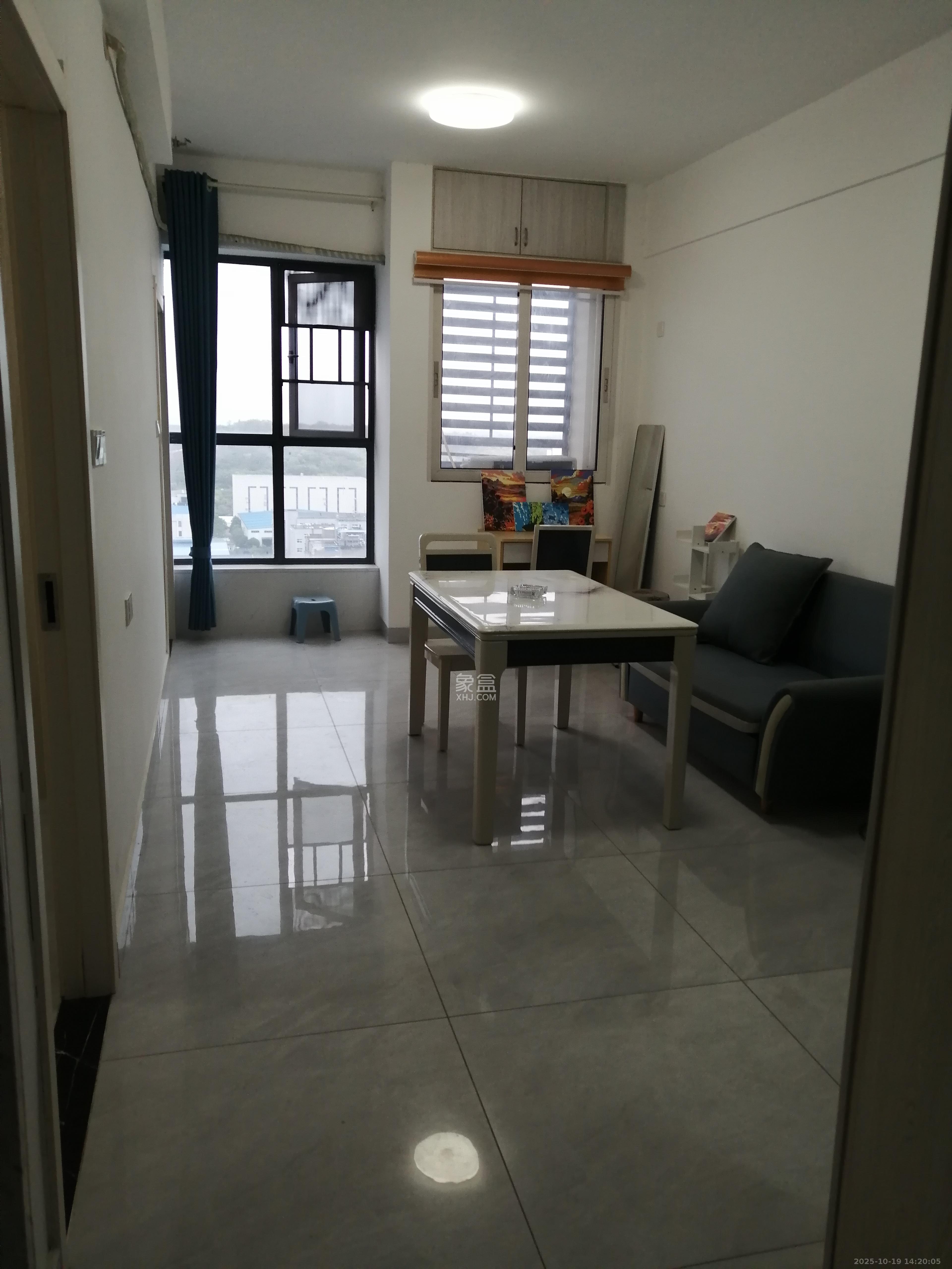 中南国际眼镜城(中伟商业中心)  1室0厅0卫    1500.0元/月 中南国际眼镜城(中伟商业中心)  1室0厅0卫    1500.0元/月室内图