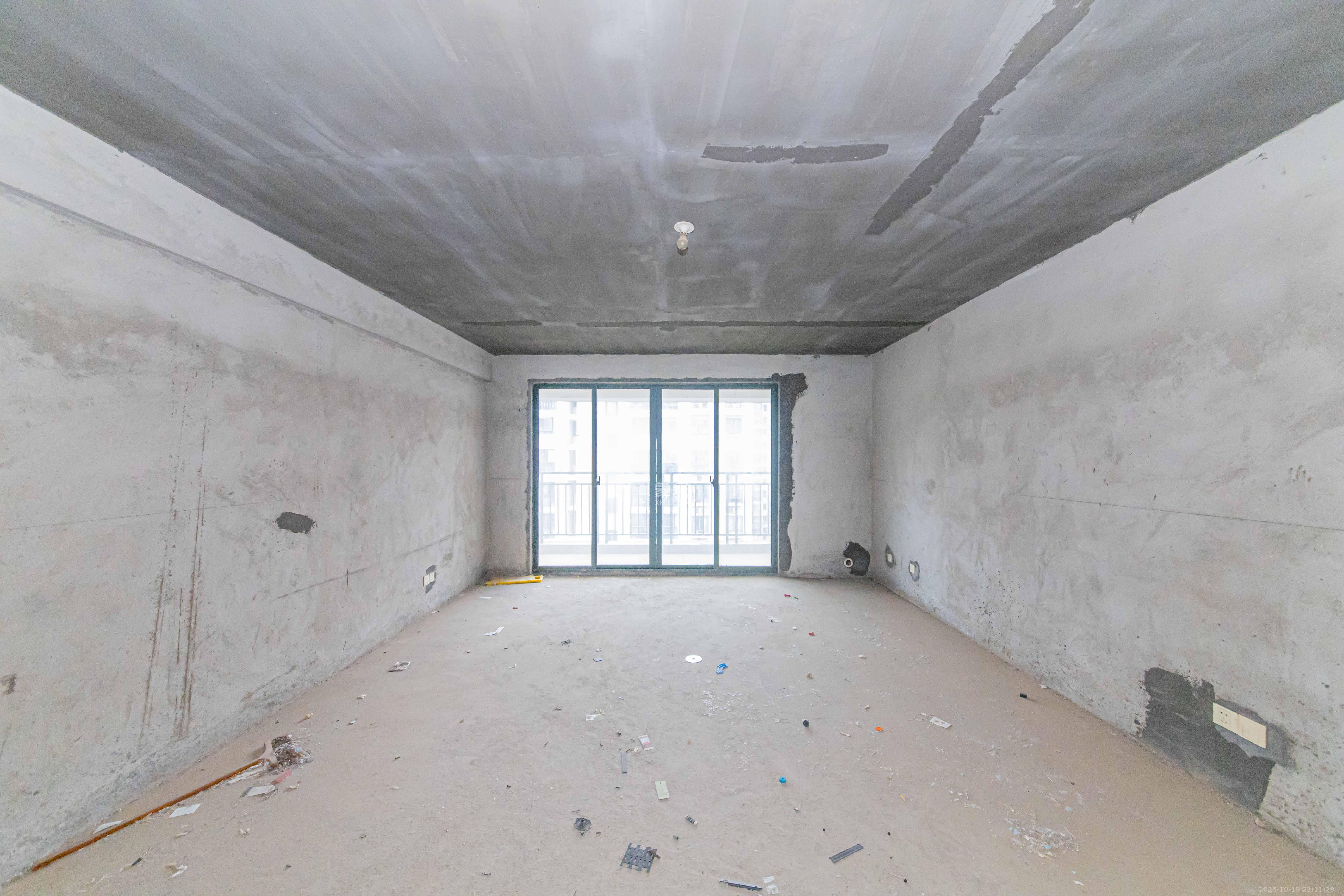 保利花园  4室2厅2卫    139.0万 保利花园  4室2厅2卫    139.0万客厅