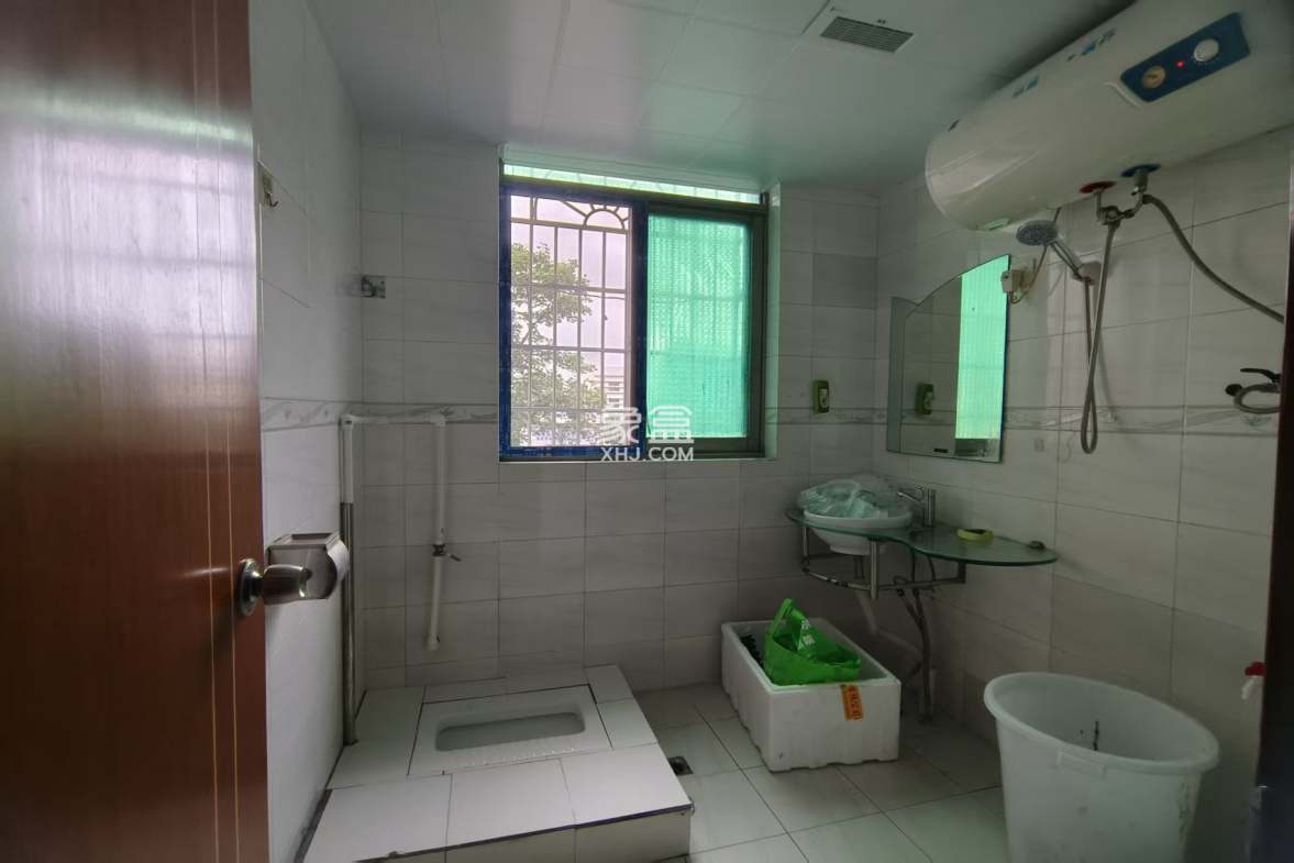 金山花园  4室2厅2卫    1500.0元/月 金山花园  4室2厅2卫    1500.0元/月室内图