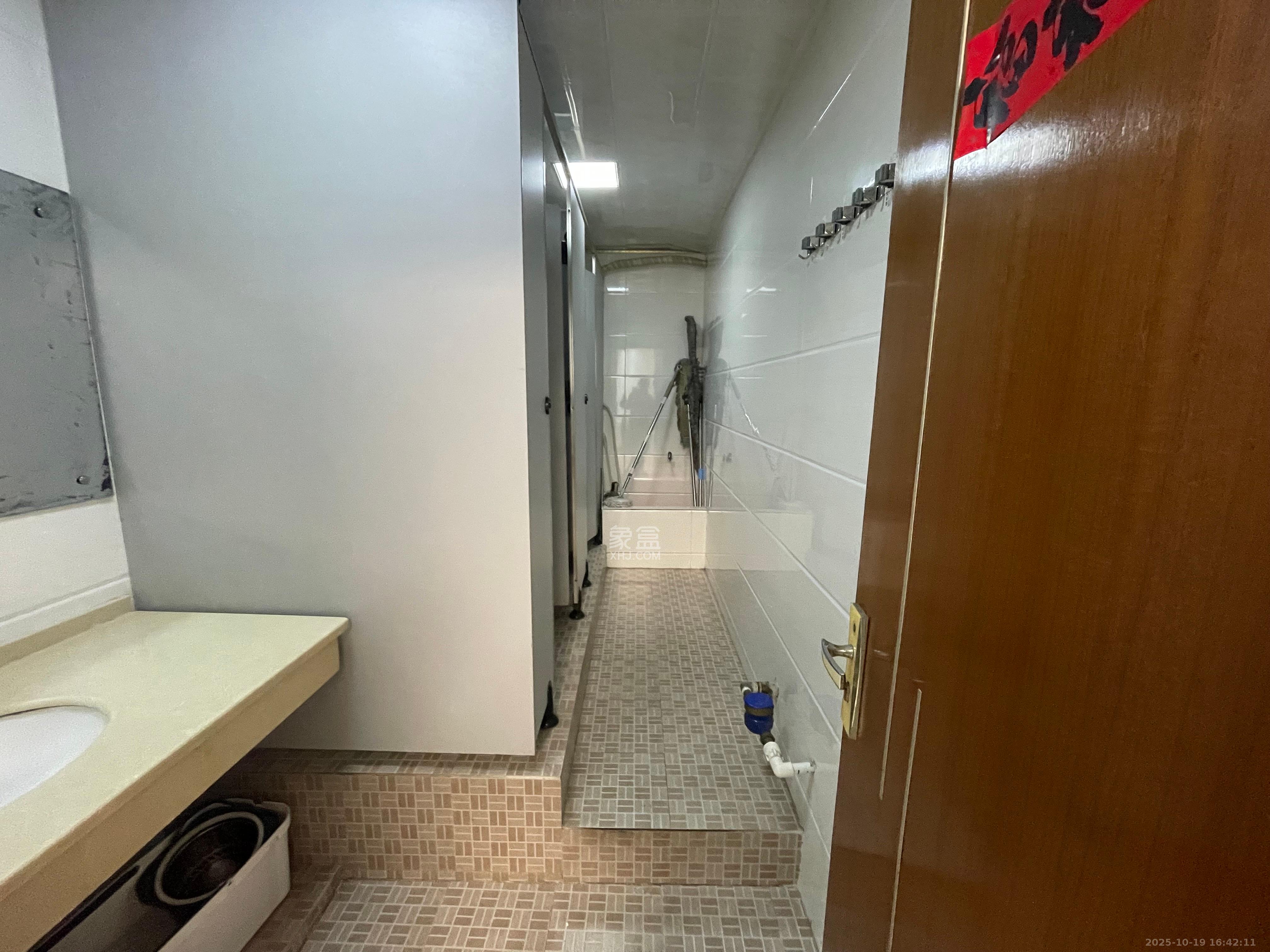 中扬大厦  5室1厅1卫    4500.0元/月室内图