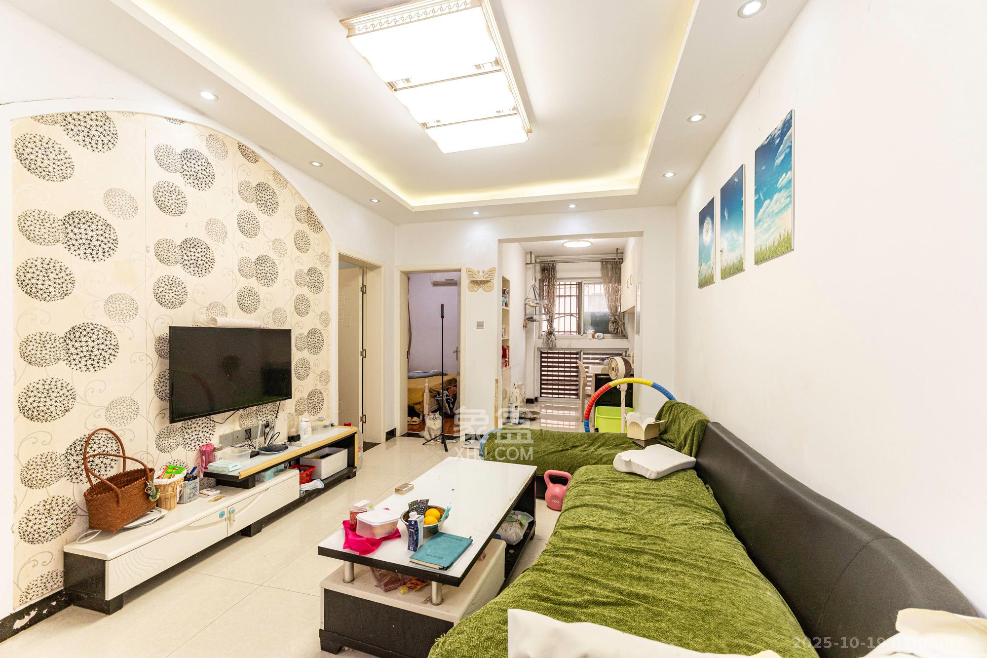 东方航标 1室2厅1卫 40.8万 东方航标 1室2厅1卫 40.8万客厅