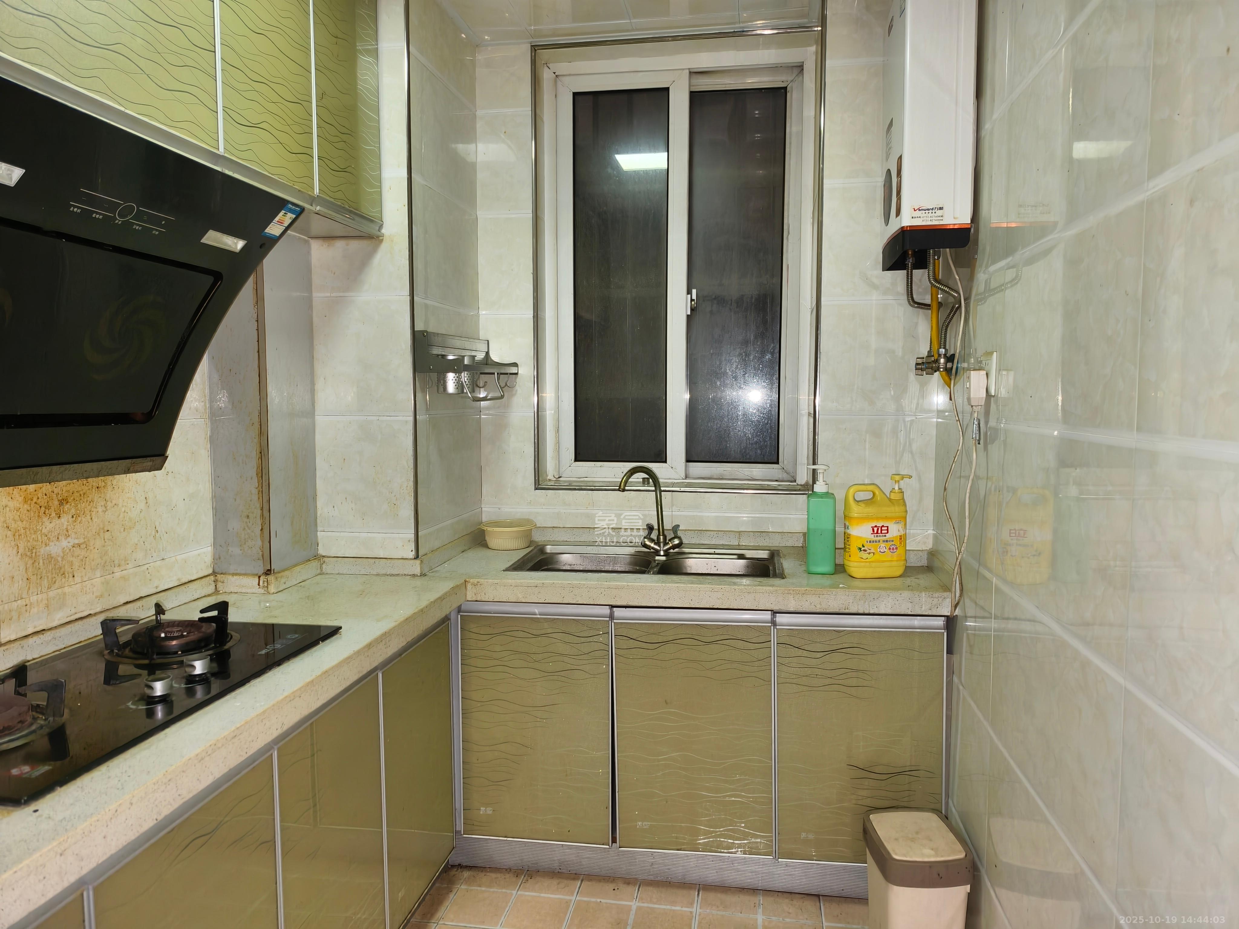 新城国际花都  3室2厅1卫    1400.0元/月室内图