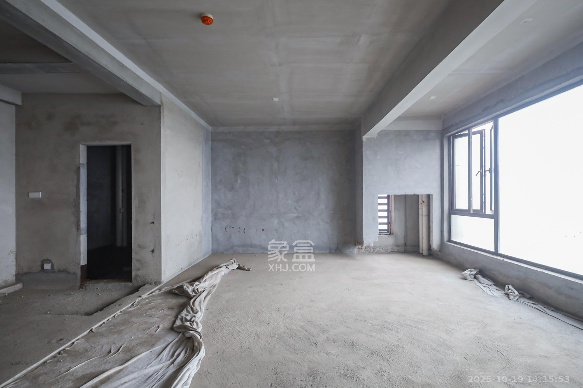 保利西海岸A区  4室2厅2卫    320.0万卧室