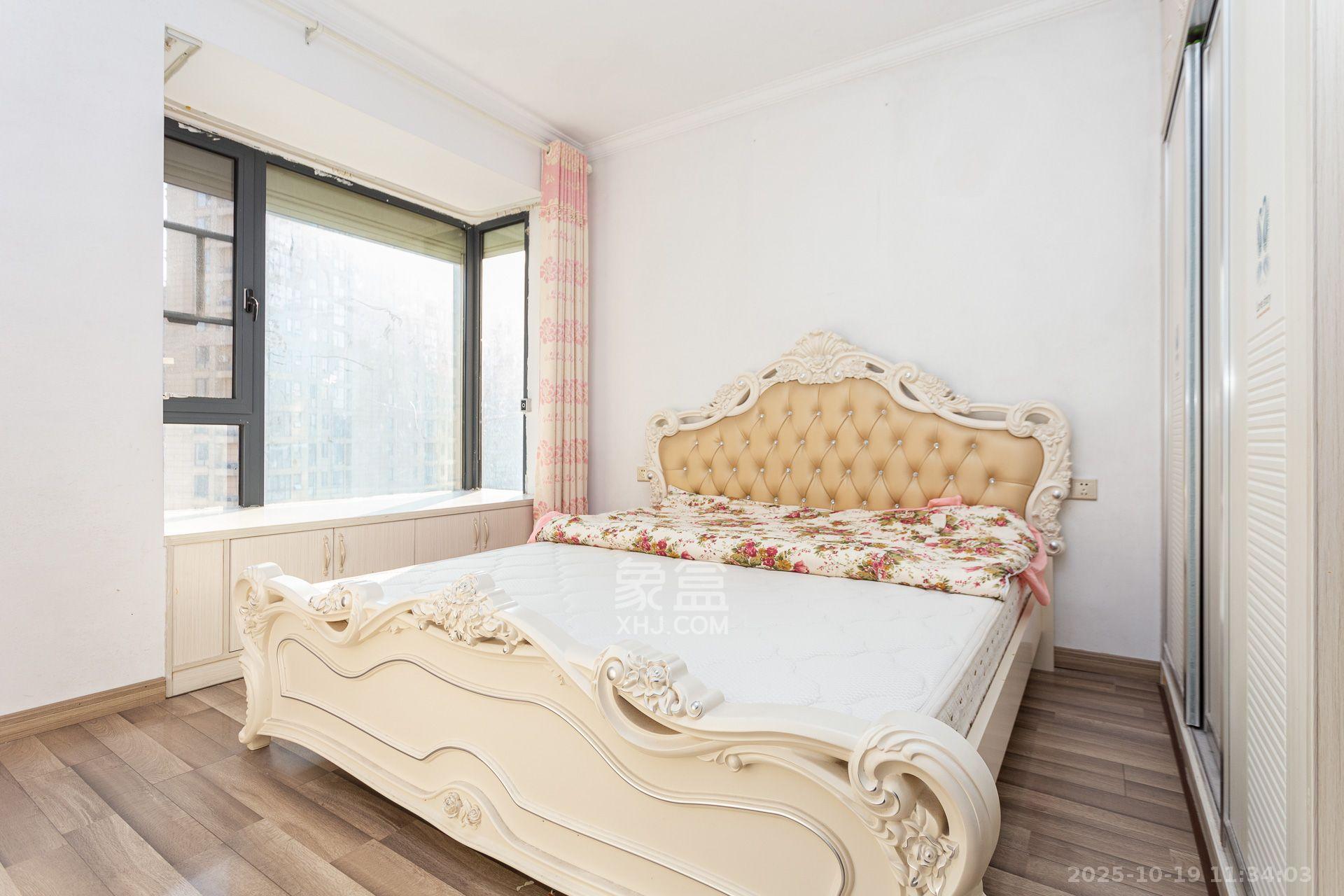 明发国际城  4室2厅2卫    2300.0元/月室内图