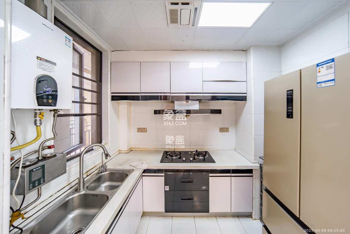 奥克斯滨仕花园(奥克斯洋湖广场/奥克斯中心) 3室2厅1卫 2800.0元/月 奥克斯滨仕花园(奥克斯洋湖广场/奥克斯中心) 3室2厅1卫 2800.0元/月室内图