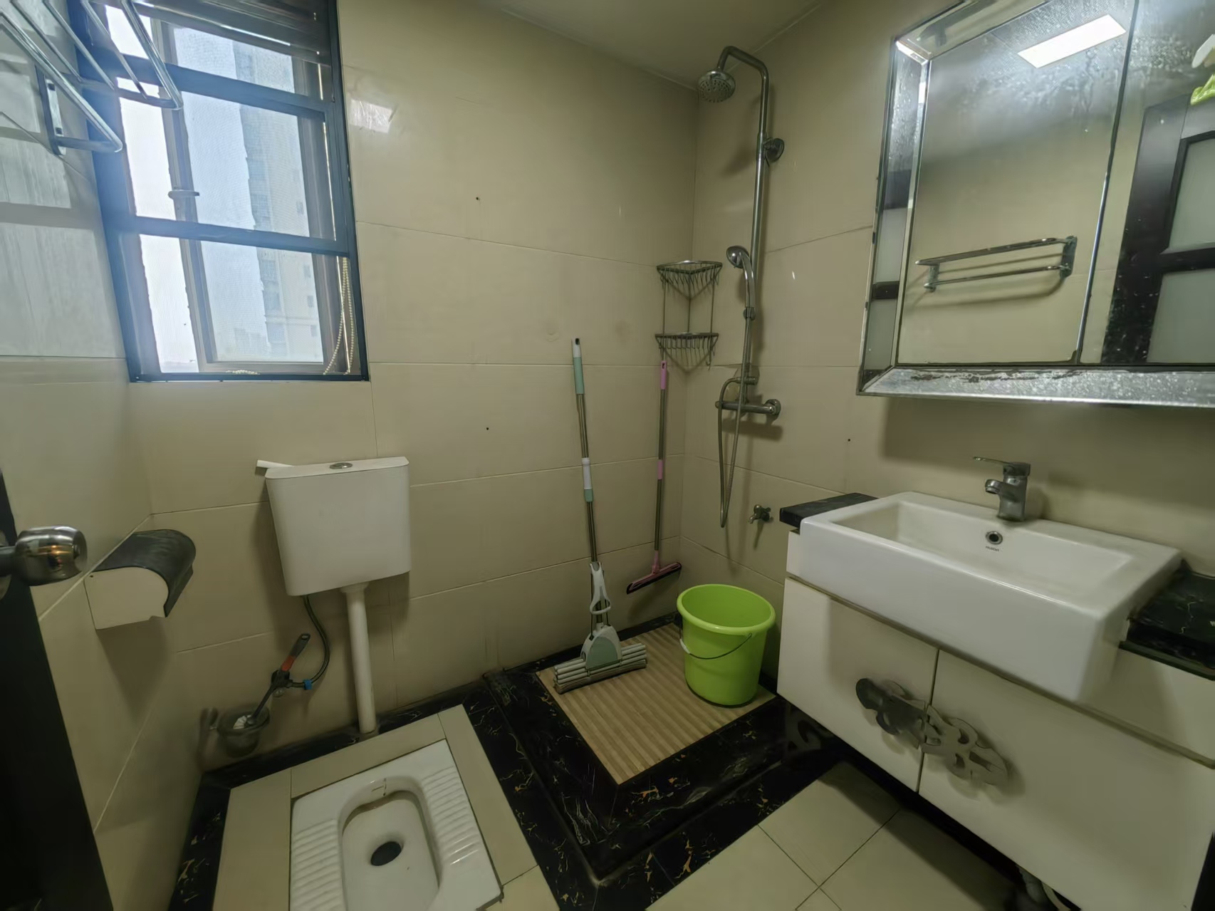 碧桂园 4室2厅2卫 2000.0元/月 碧桂园 4室2厅2卫 2000.0元/月室内图