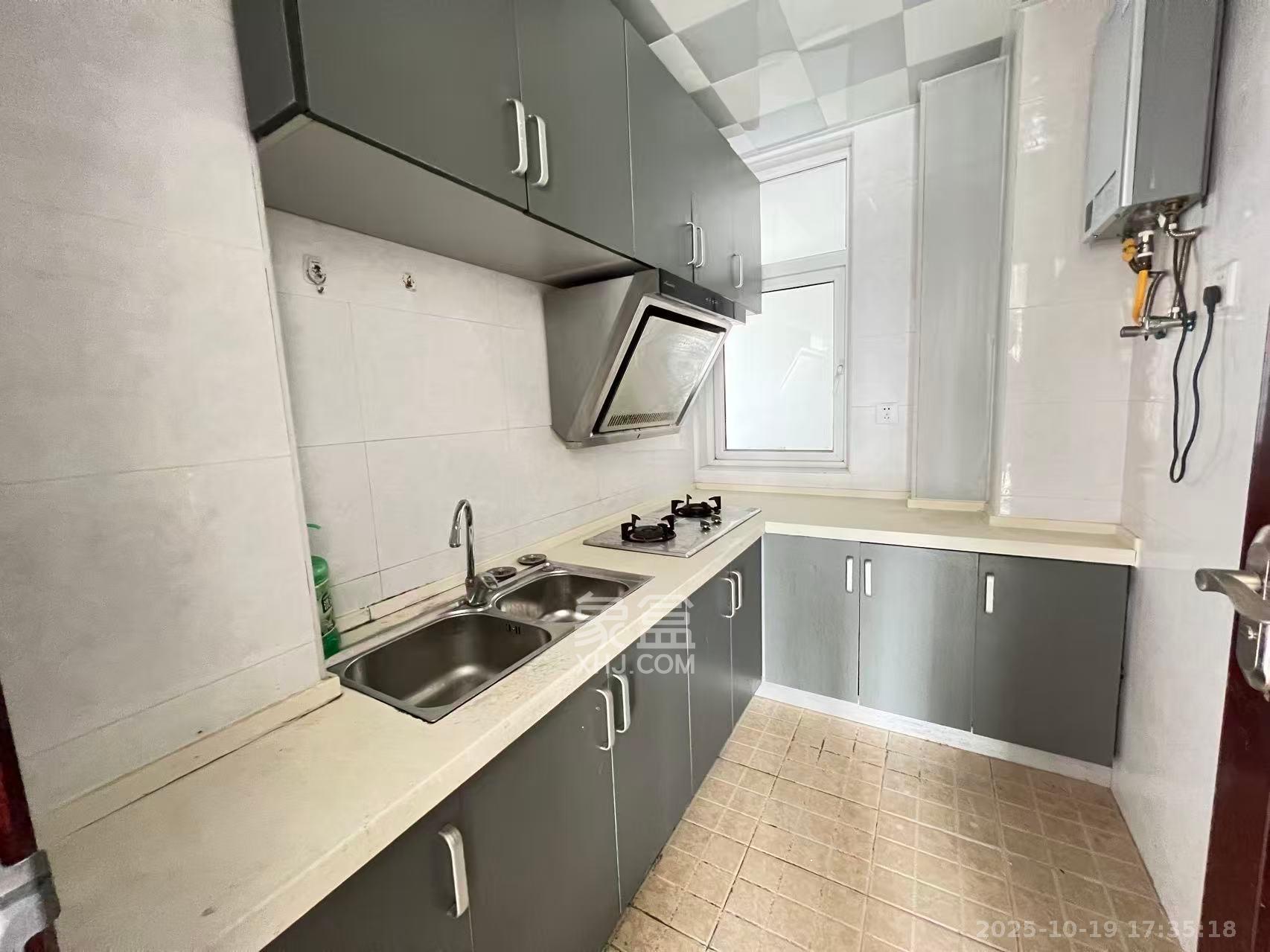 泊爱蓝湾  2室1厅1卫    2500.0元/月室内图