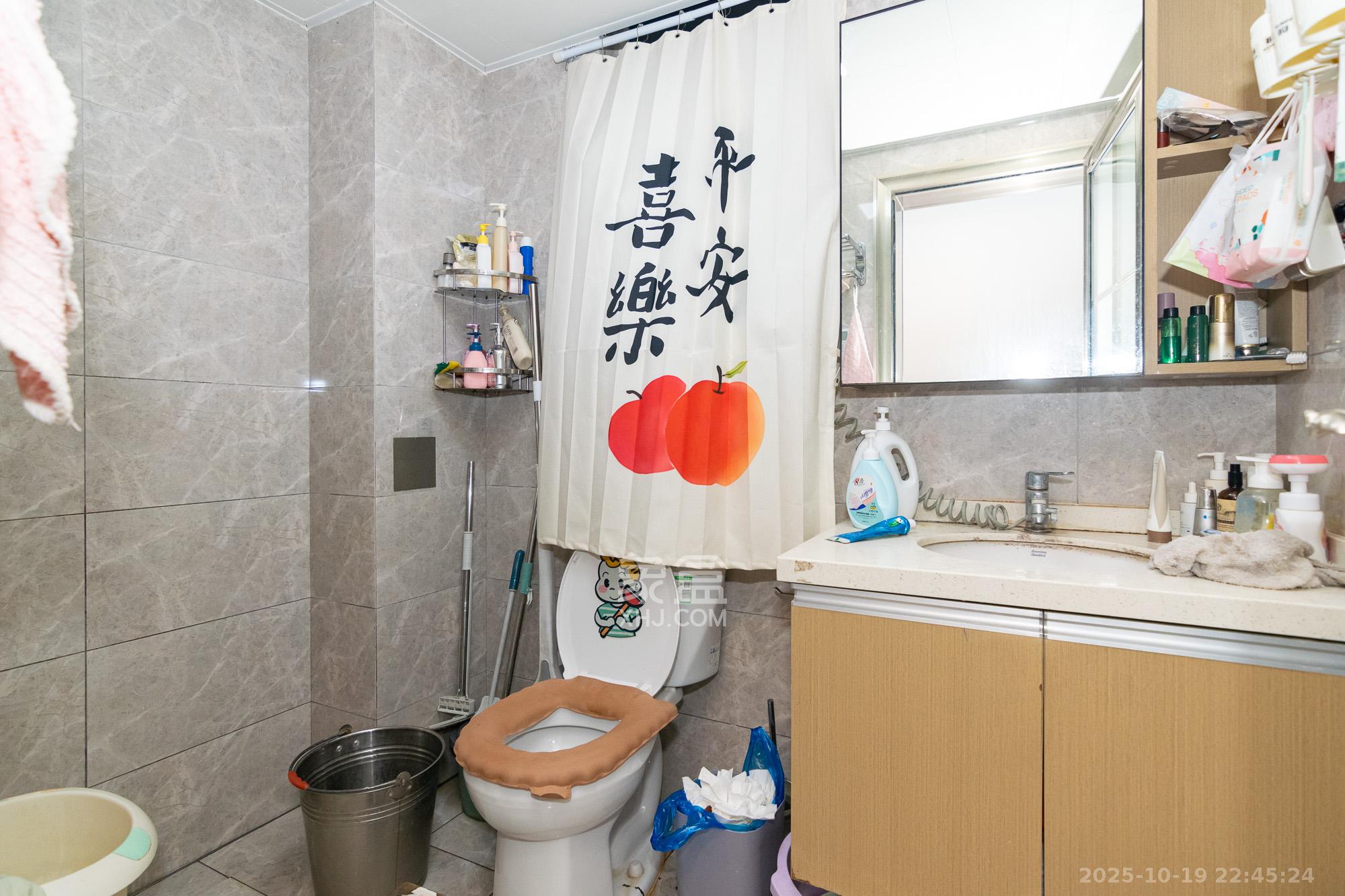 新华联梦想城 3室2厅1卫 90.0万 新华联梦想城 3室2厅1卫 90.0万卫生间