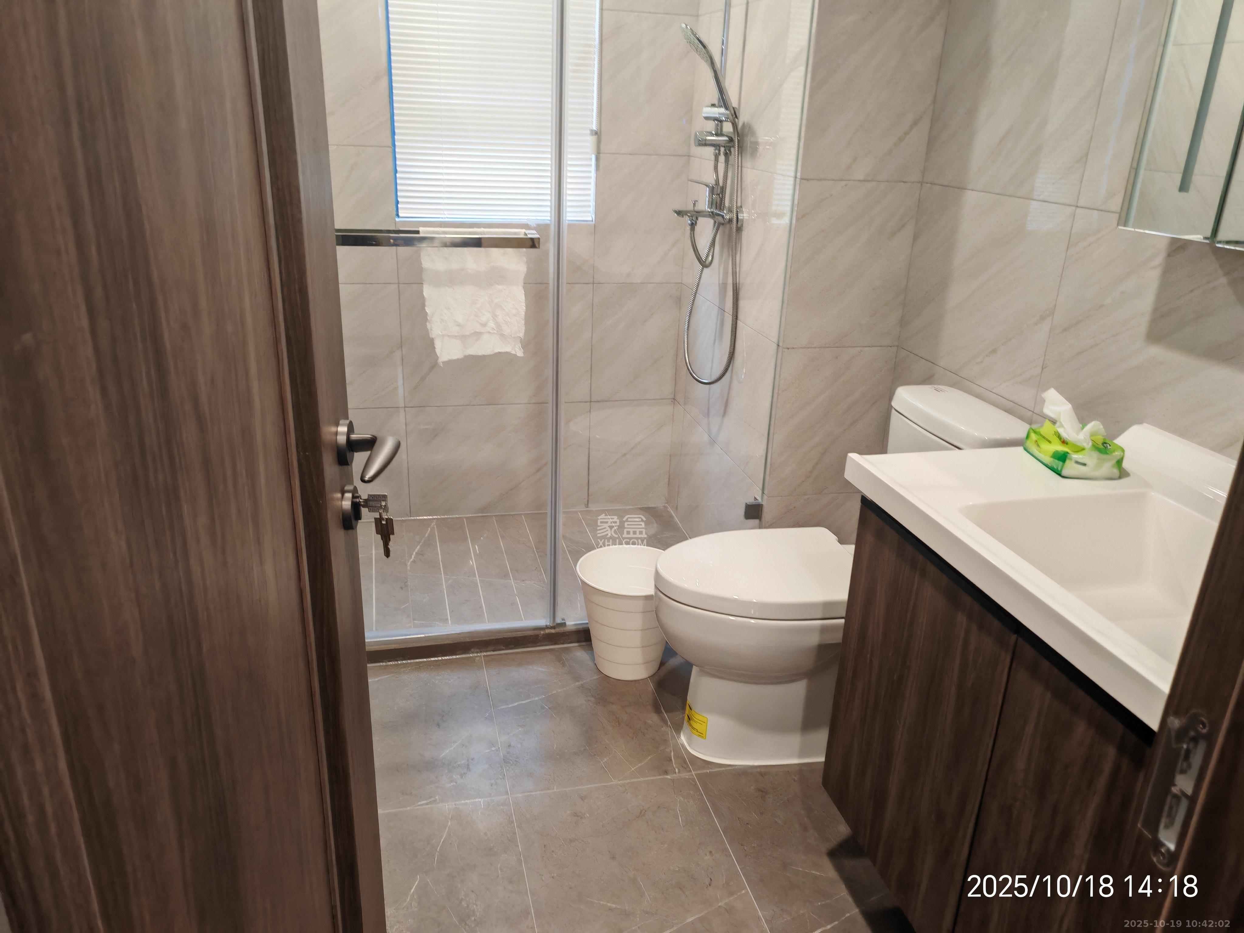 龙湖舜山府  4室2厅2卫    5300.0元/月室内图