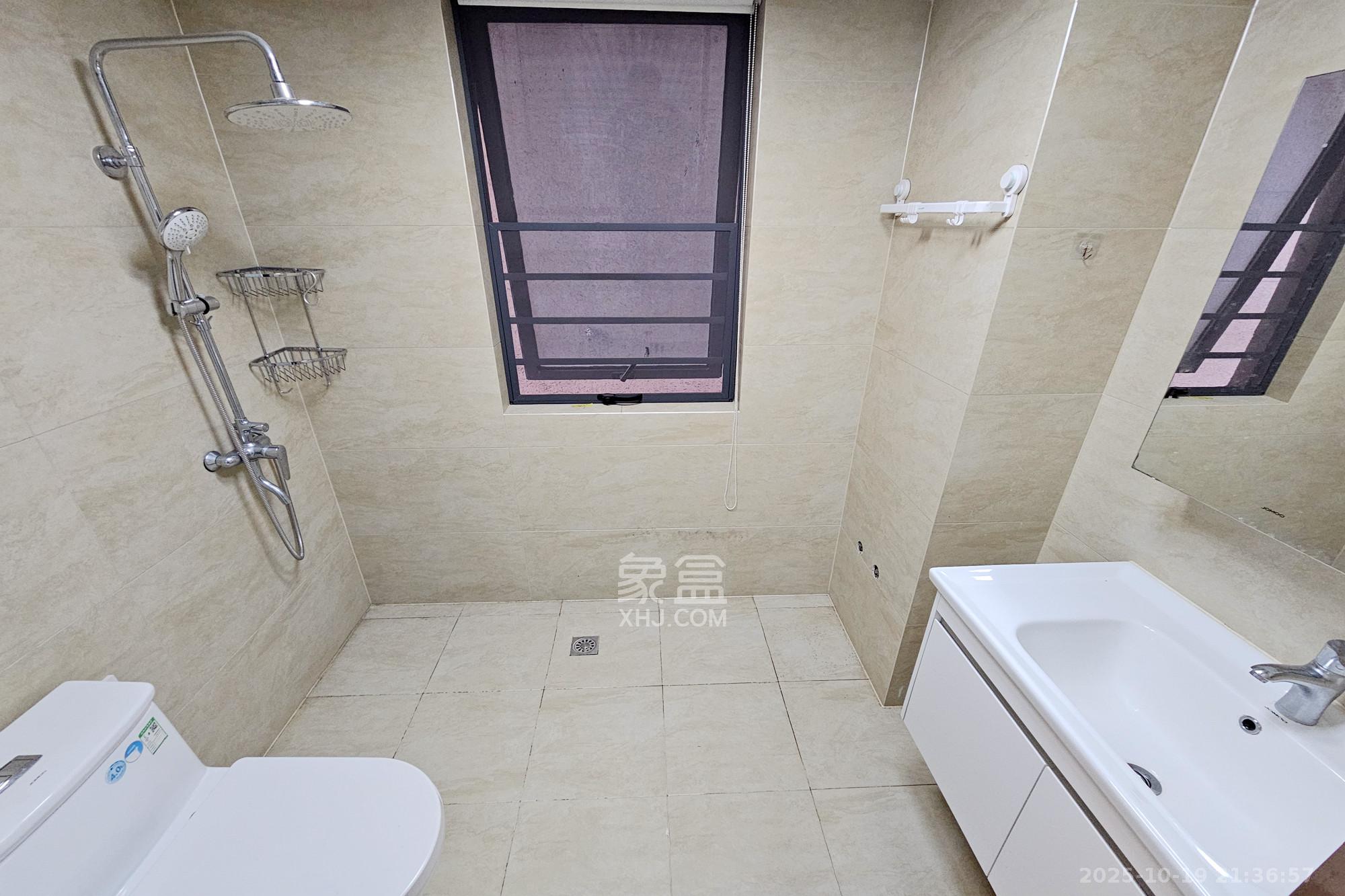 明昇壹城（明昇时代广场）一期  4室2厅2卫    260.0万卫生间