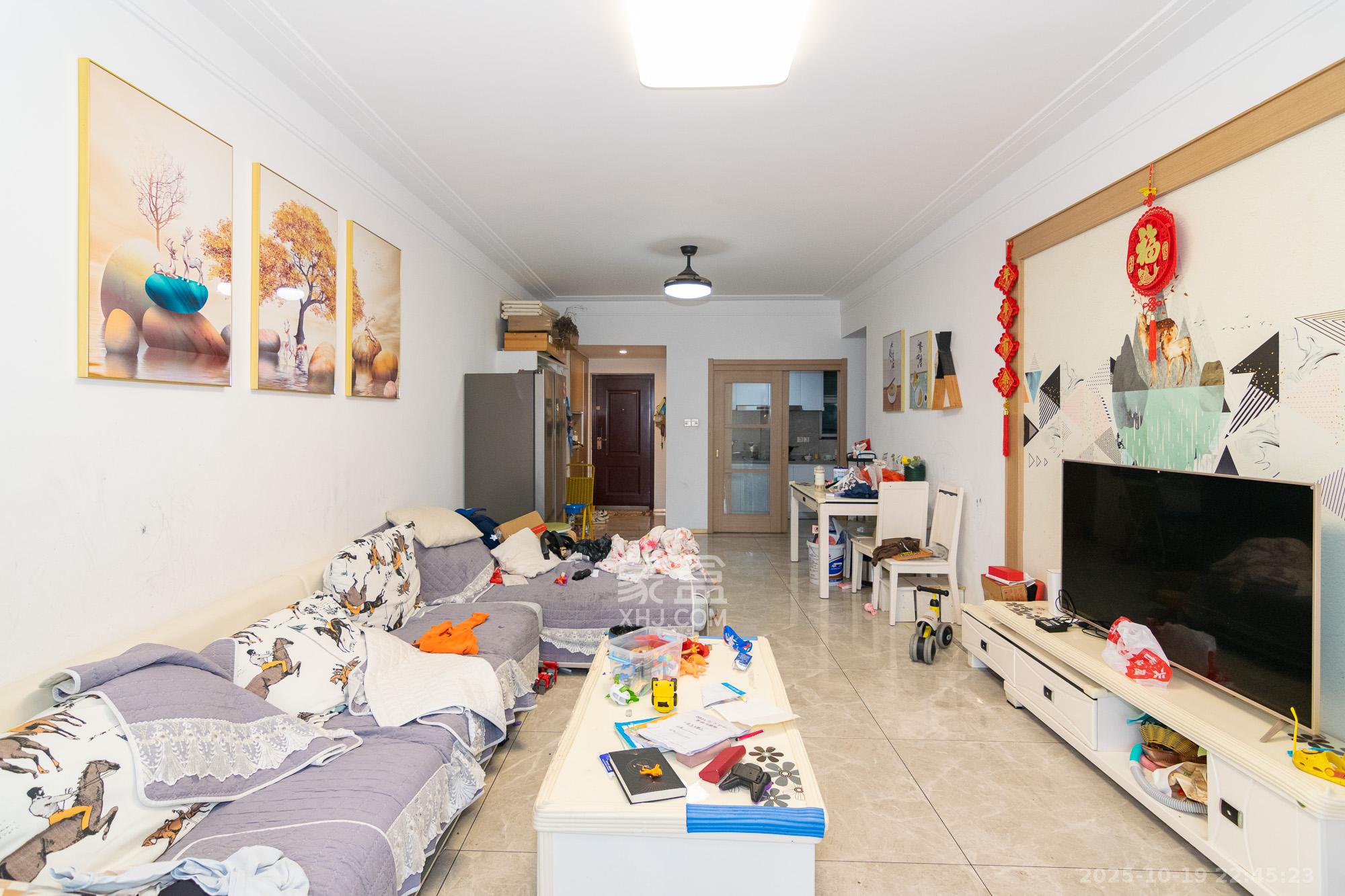 新华联梦想城 3室2厅1卫 90.0万 新华联梦想城 3室2厅1卫 90.0万客厅