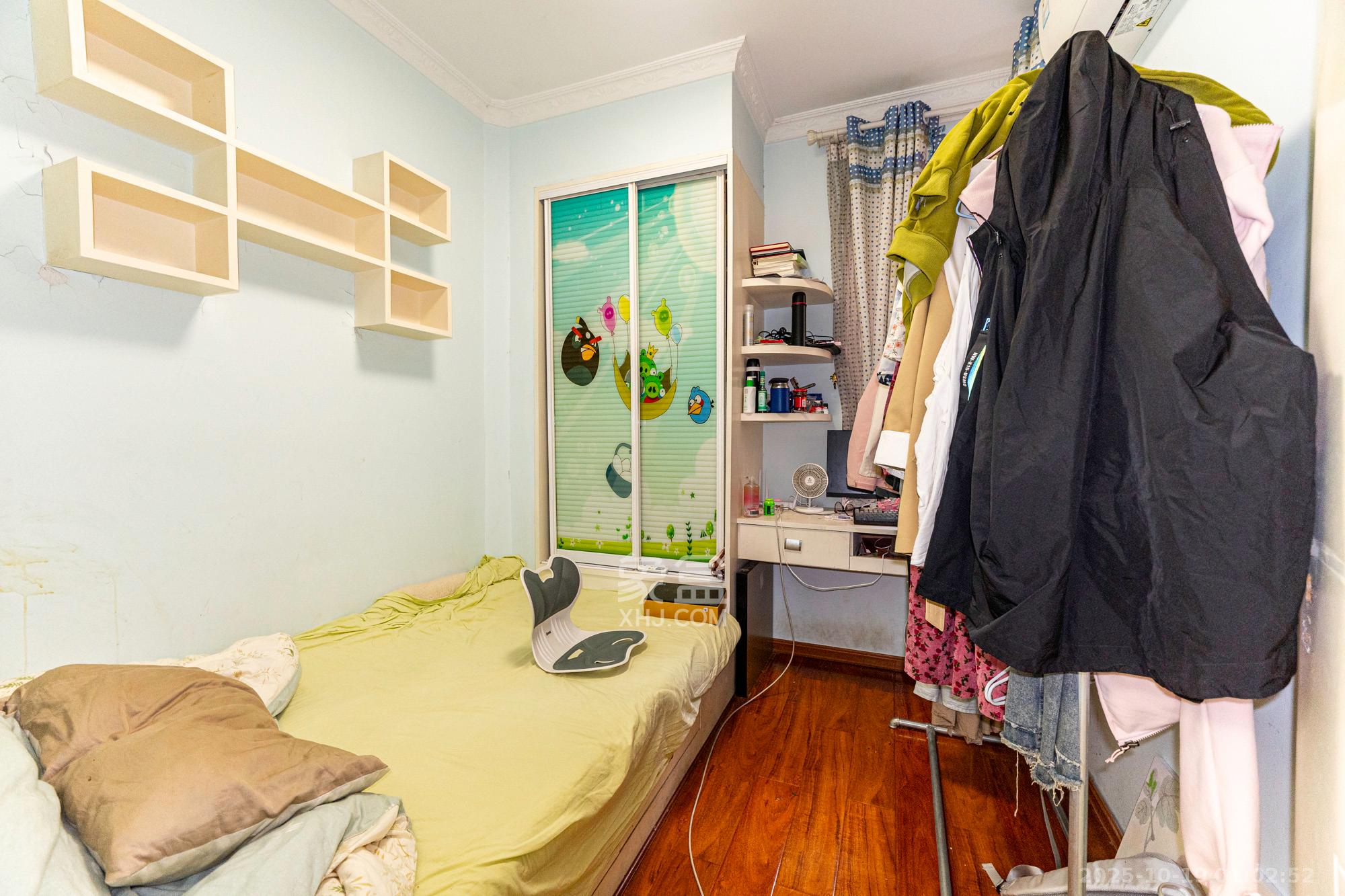 东方航标  1室2厅1卫    40.8万卧室