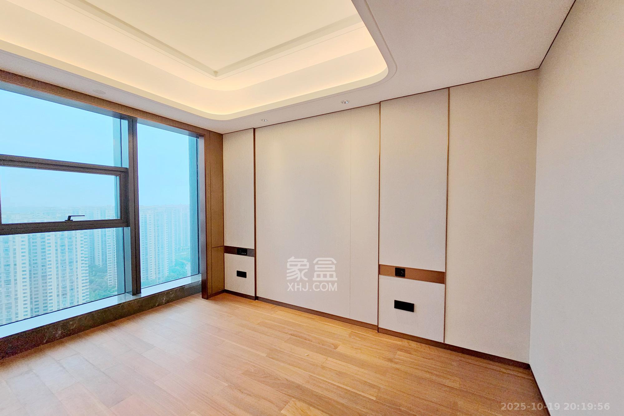 运达中央广场三期  4室2厅3卫    517.0万 运达中央广场三期  4室2厅3卫    517.0万卧室